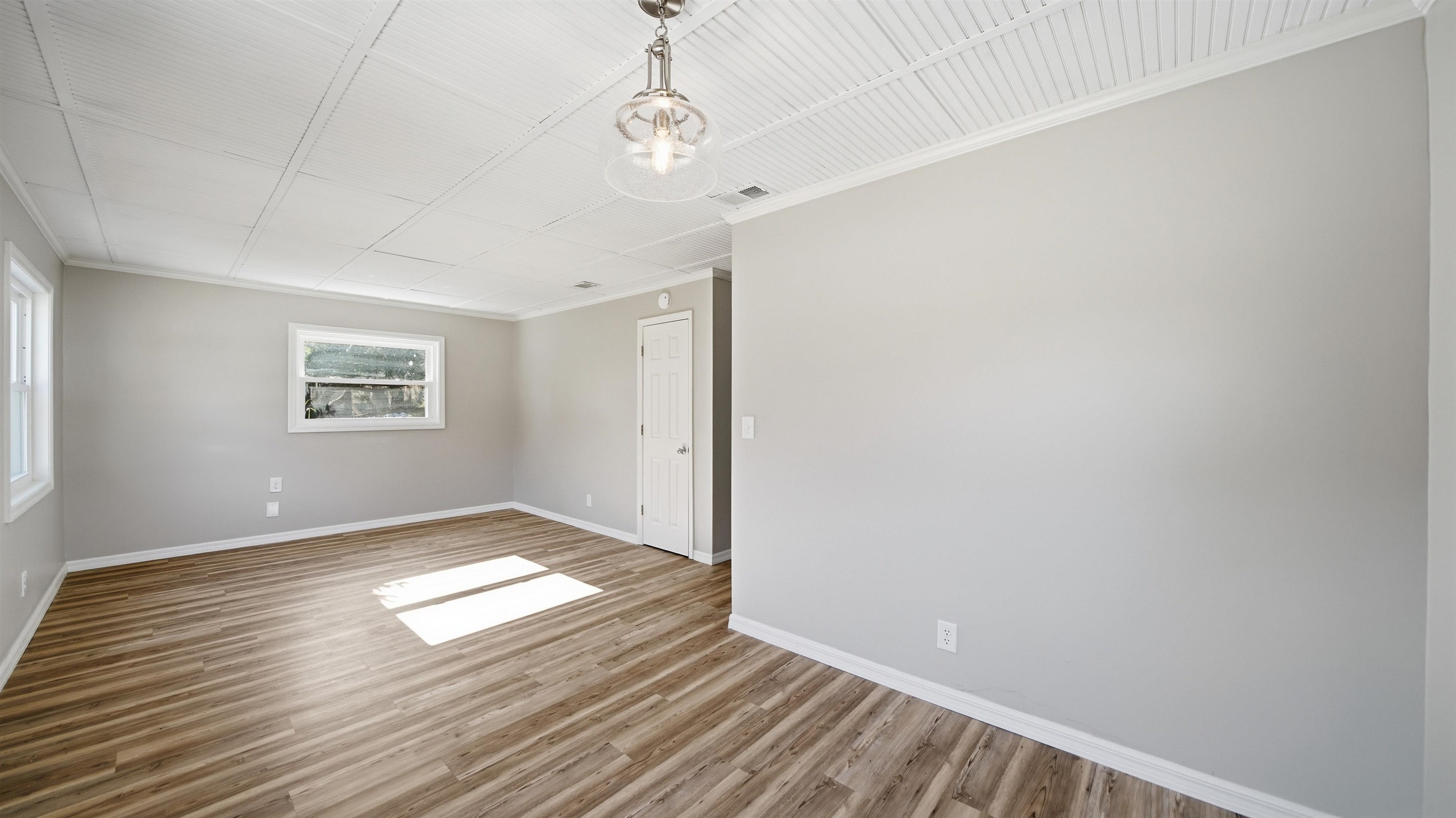 Image 7 of 32 For 811 Hymon Cir