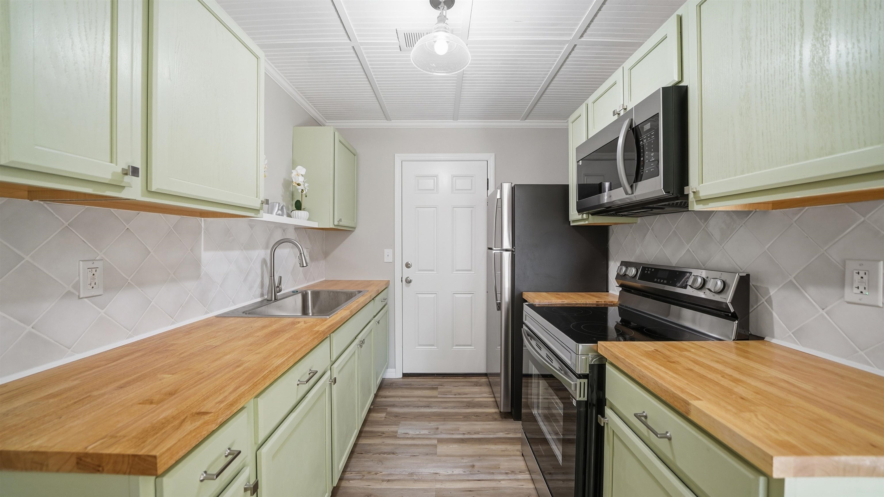 Image 8 of 32 For 811 Hymon Cir