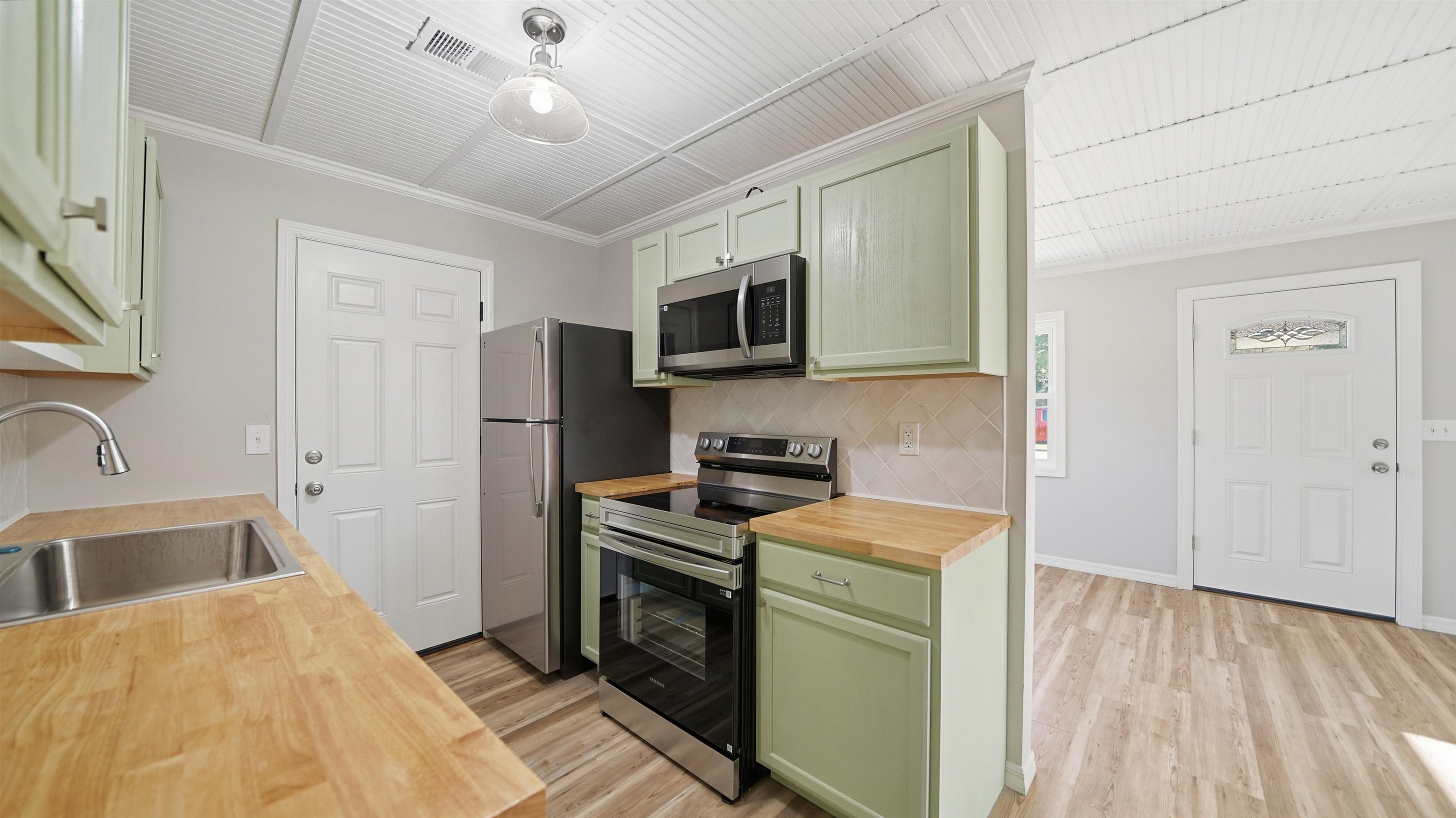 Image 9 of 32 For 811 Hymon Cir