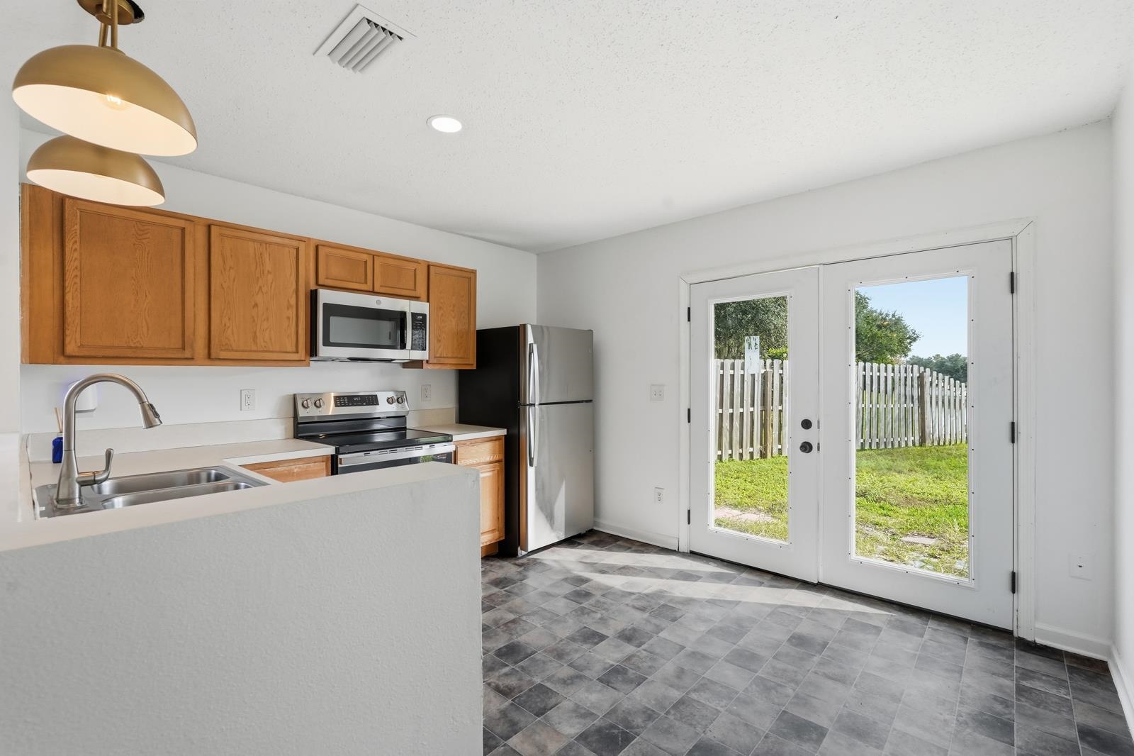 Image 15 of 40 For 907 Wynfield Cir