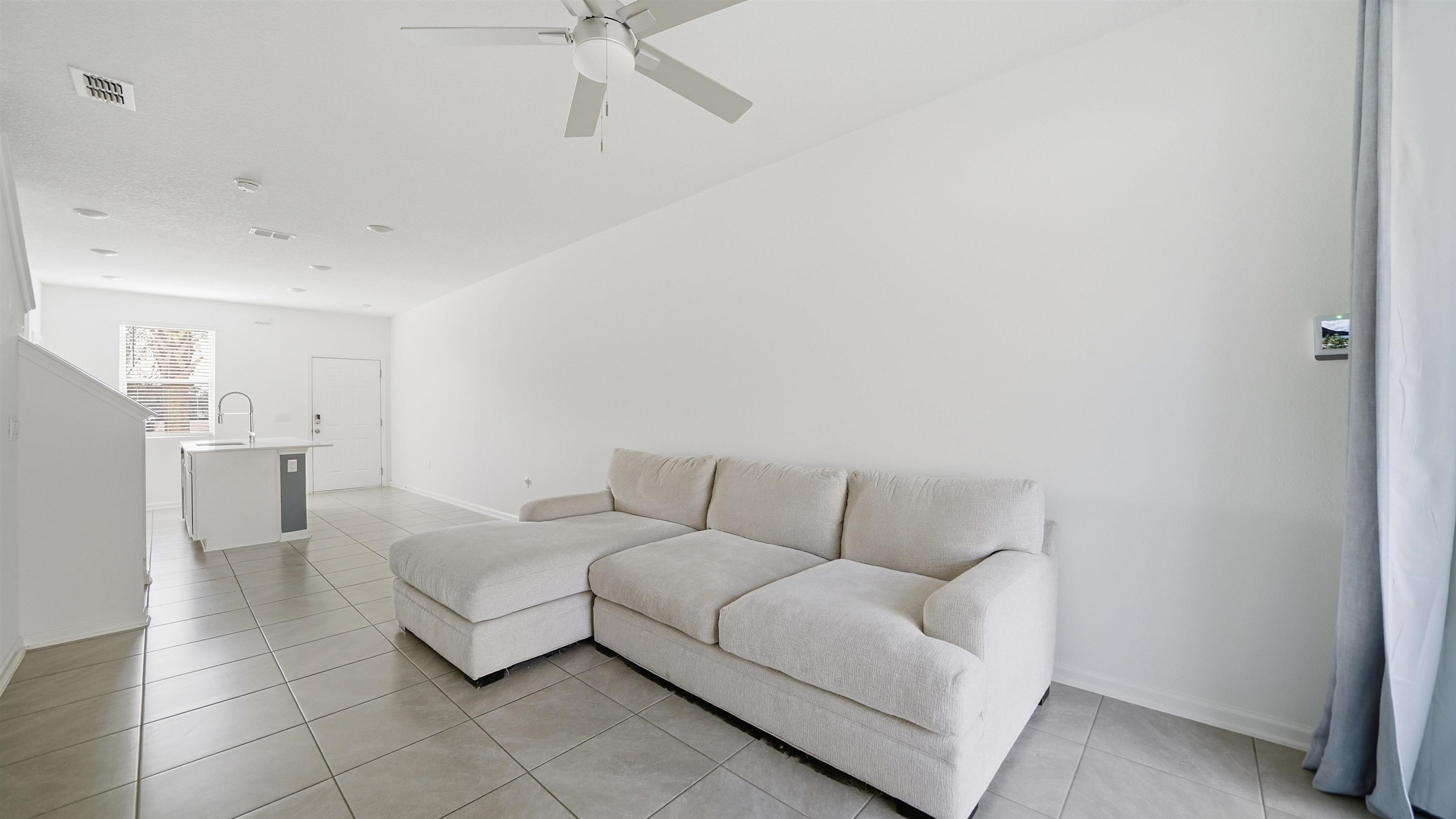 Image 10 of 39 For 180 Stonegate Ave