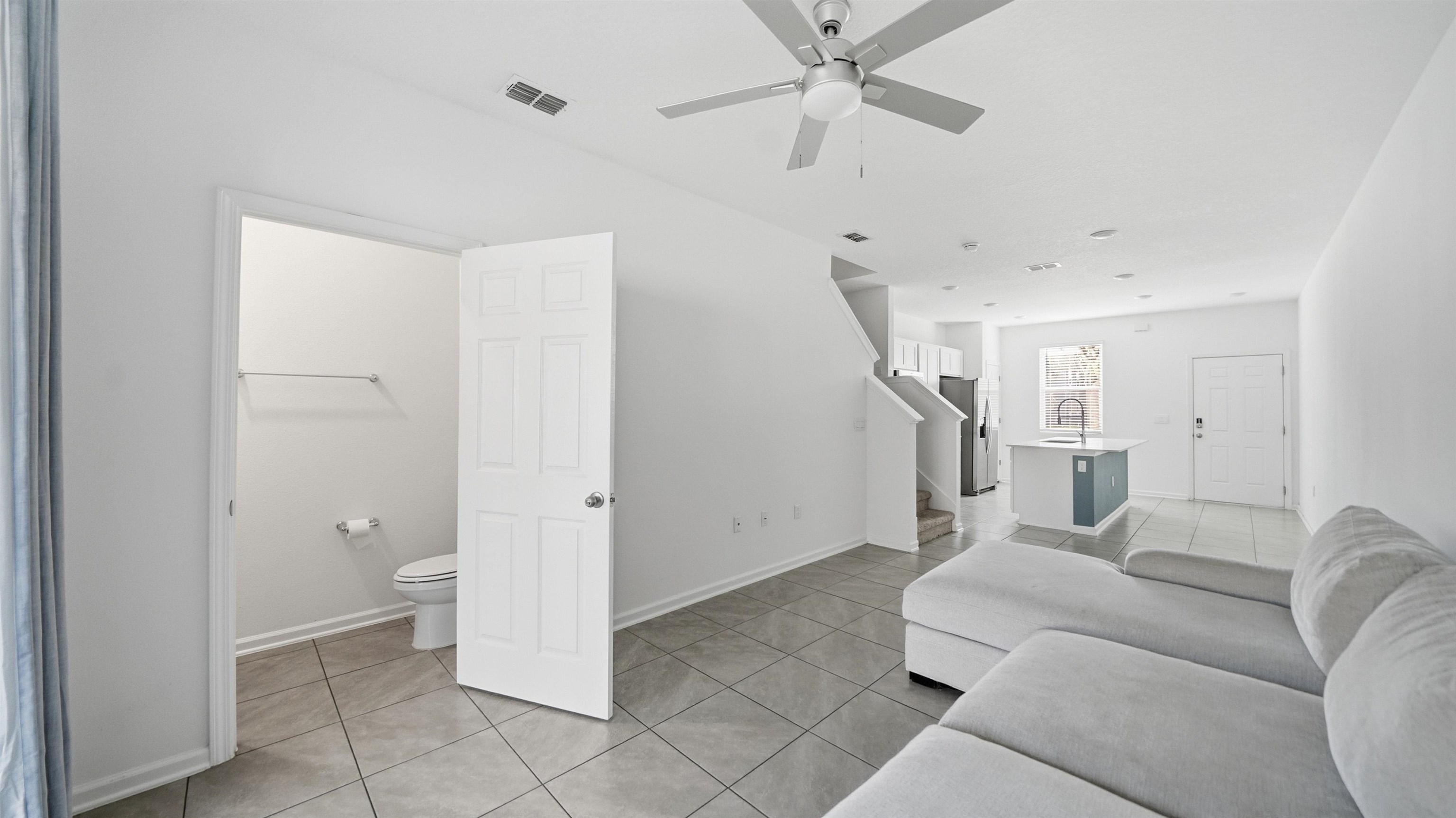 Image 12 of 39 For 180 Stonegate Ave