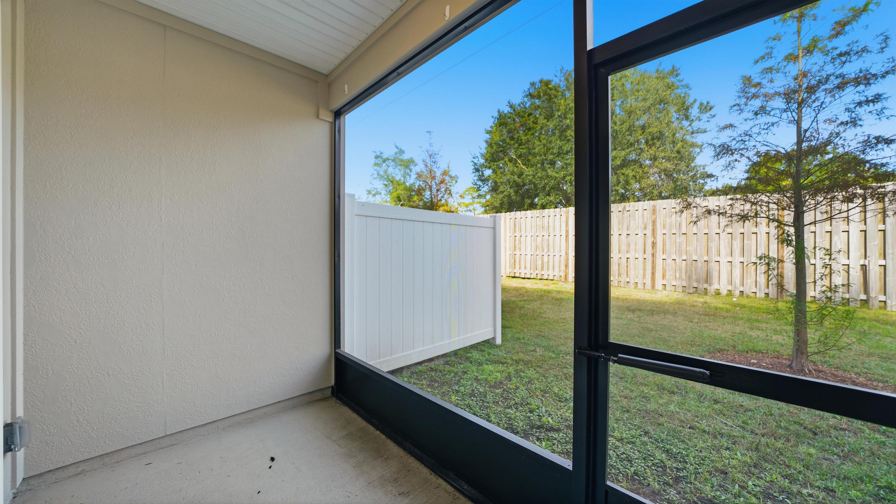 Image 14 of 39 For 180 Stonegate Ave