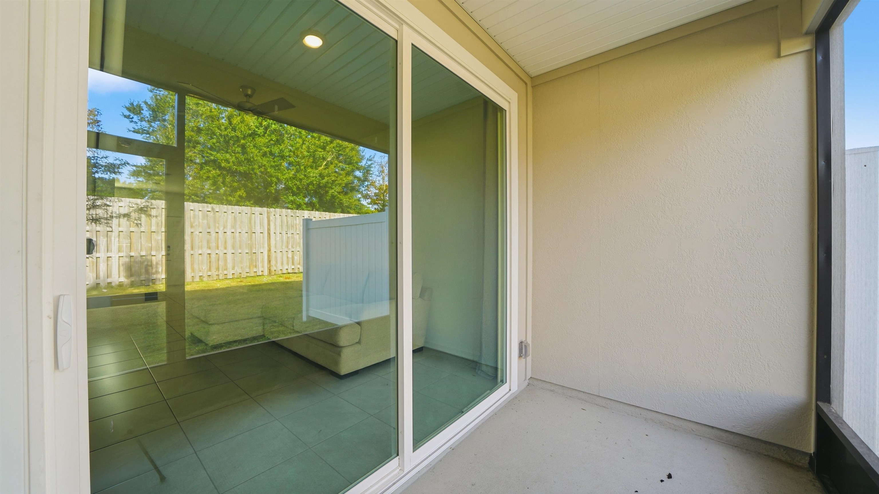 Image 16 of 39 For 180 Stonegate Ave