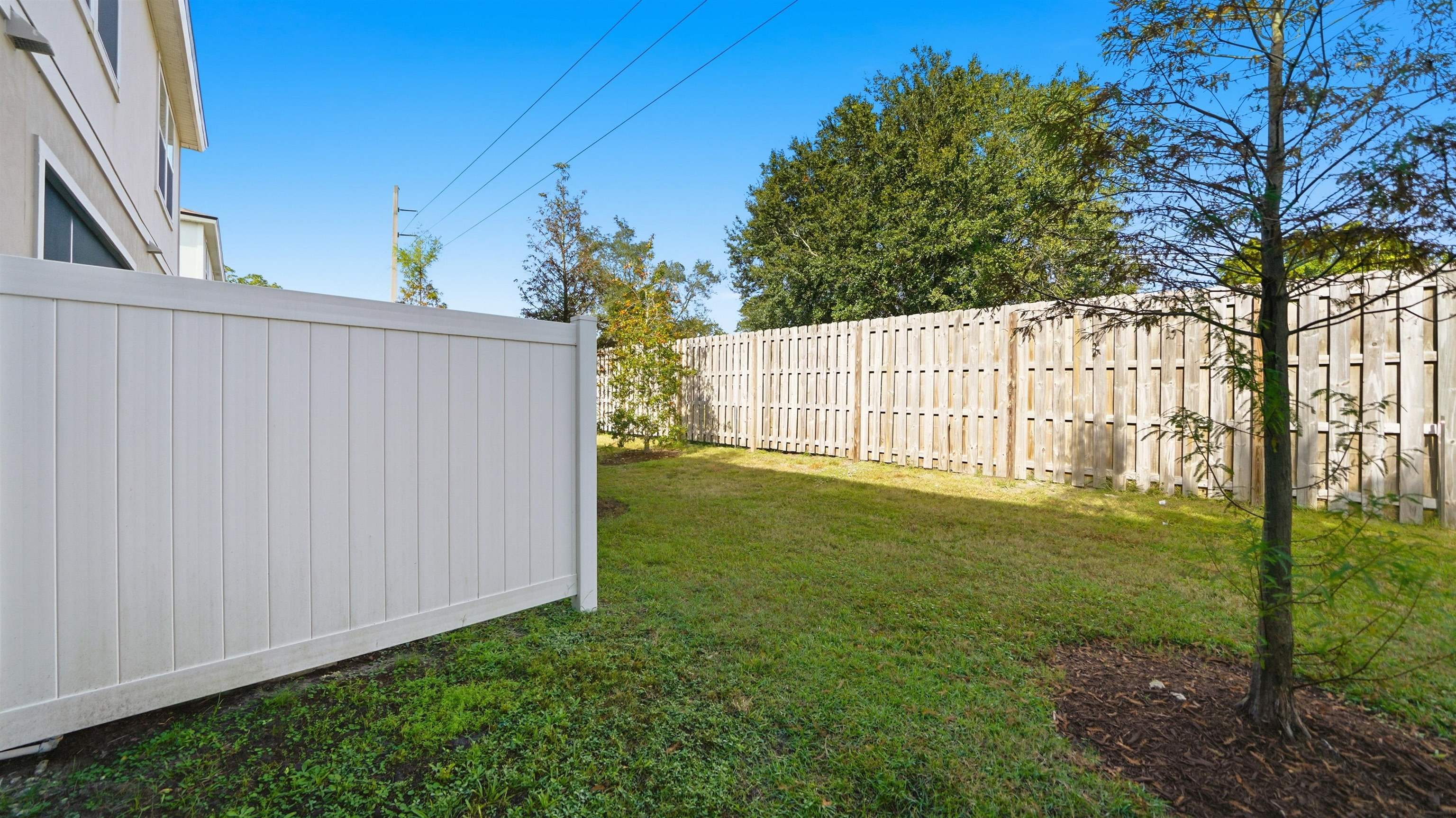 Image 17 of 39 For 180 Stonegate Ave