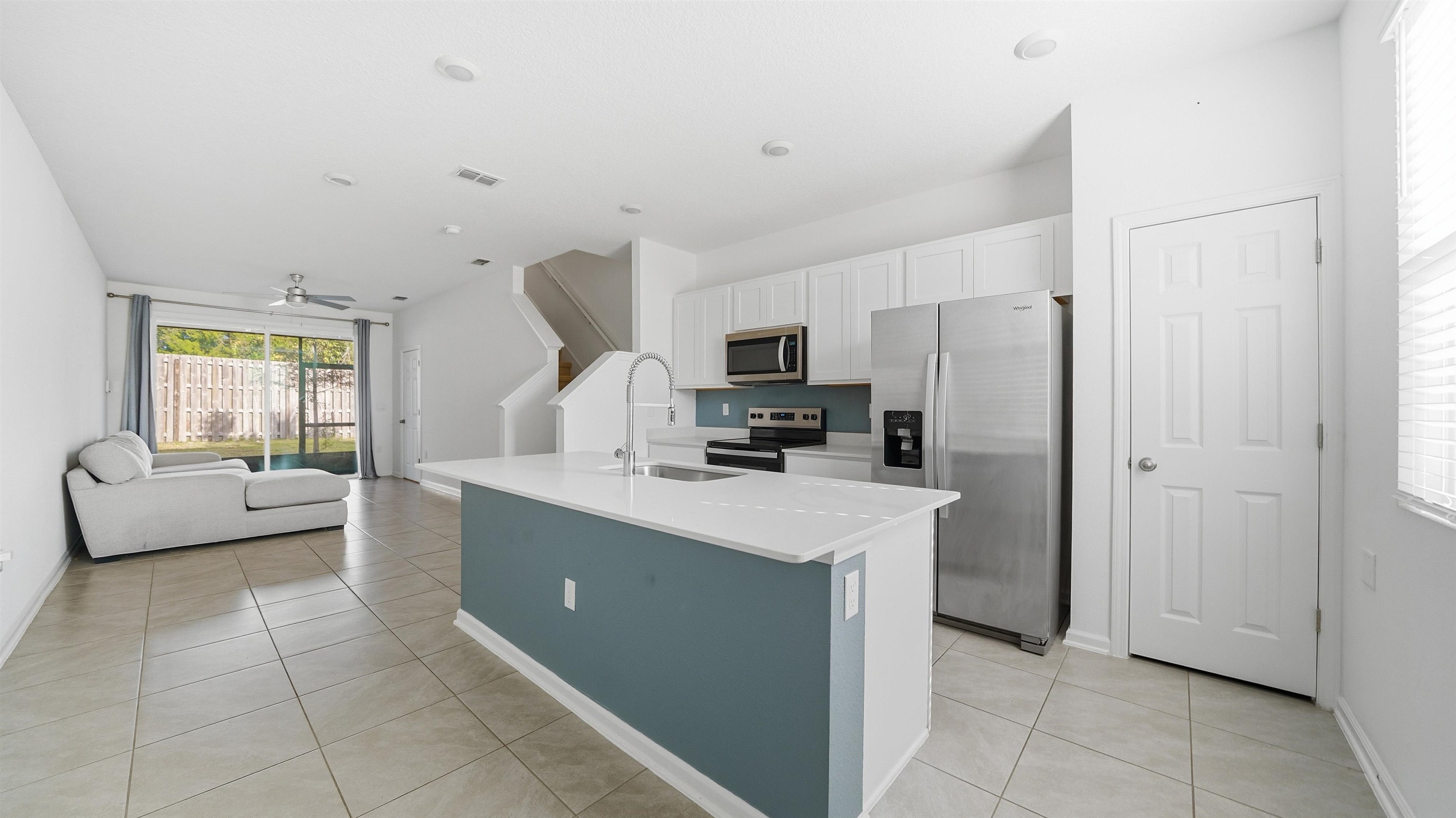 Image 2 of 39 For 180 Stonegate Ave