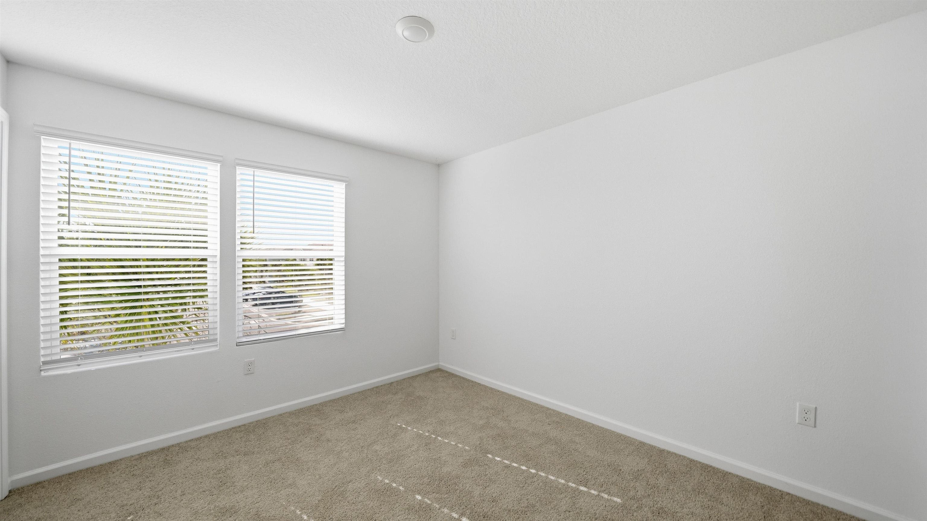 Image 21 of 39 For 180 Stonegate Ave