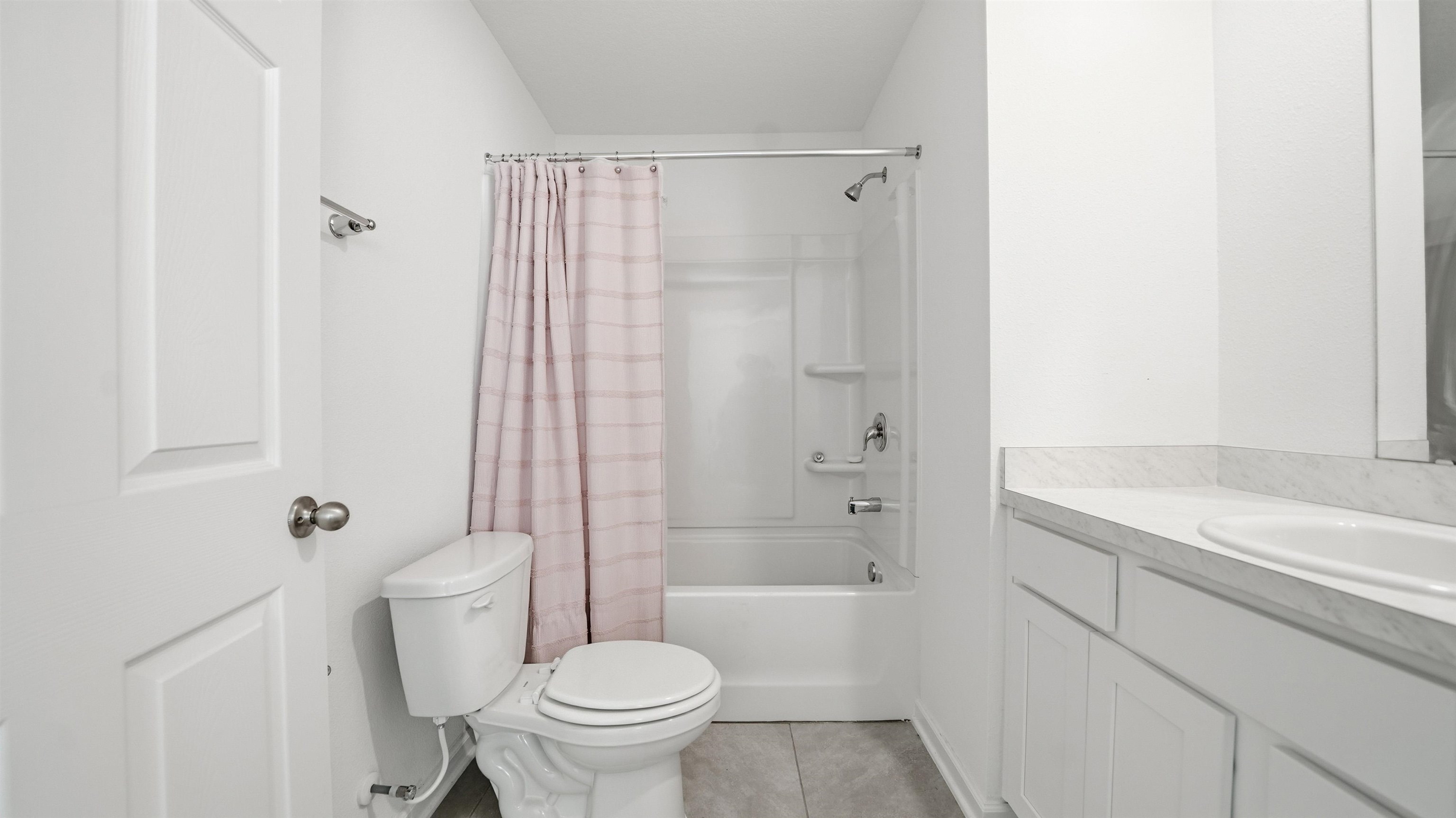 Image 24 of 39 For 180 Stonegate Ave