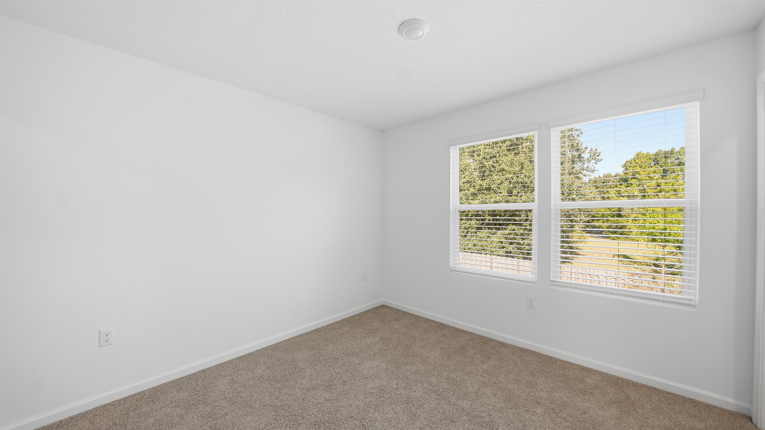 Image 27 of 39 For 180 Stonegate Ave