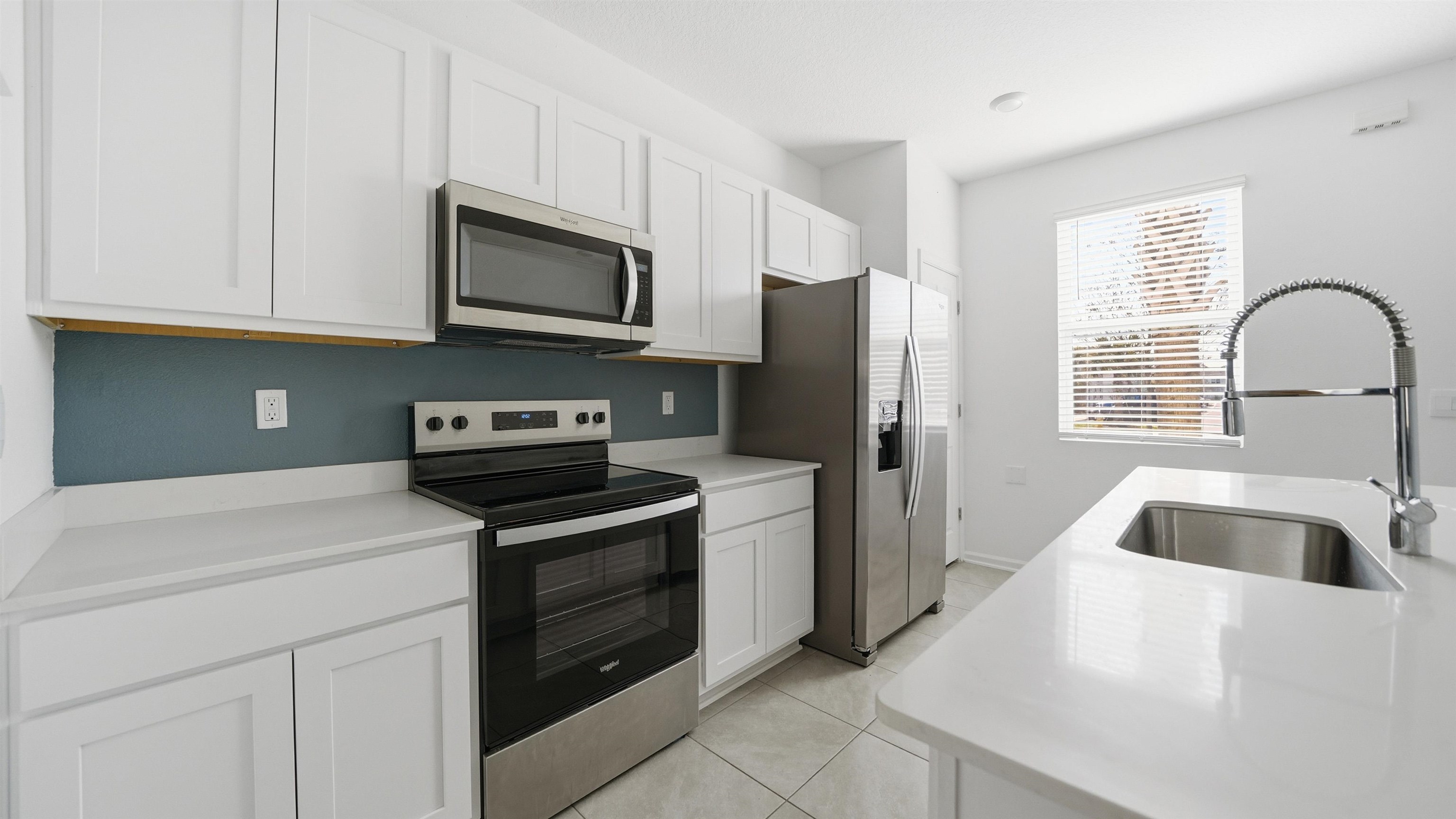 Image 3 of 39 For 180 Stonegate Ave