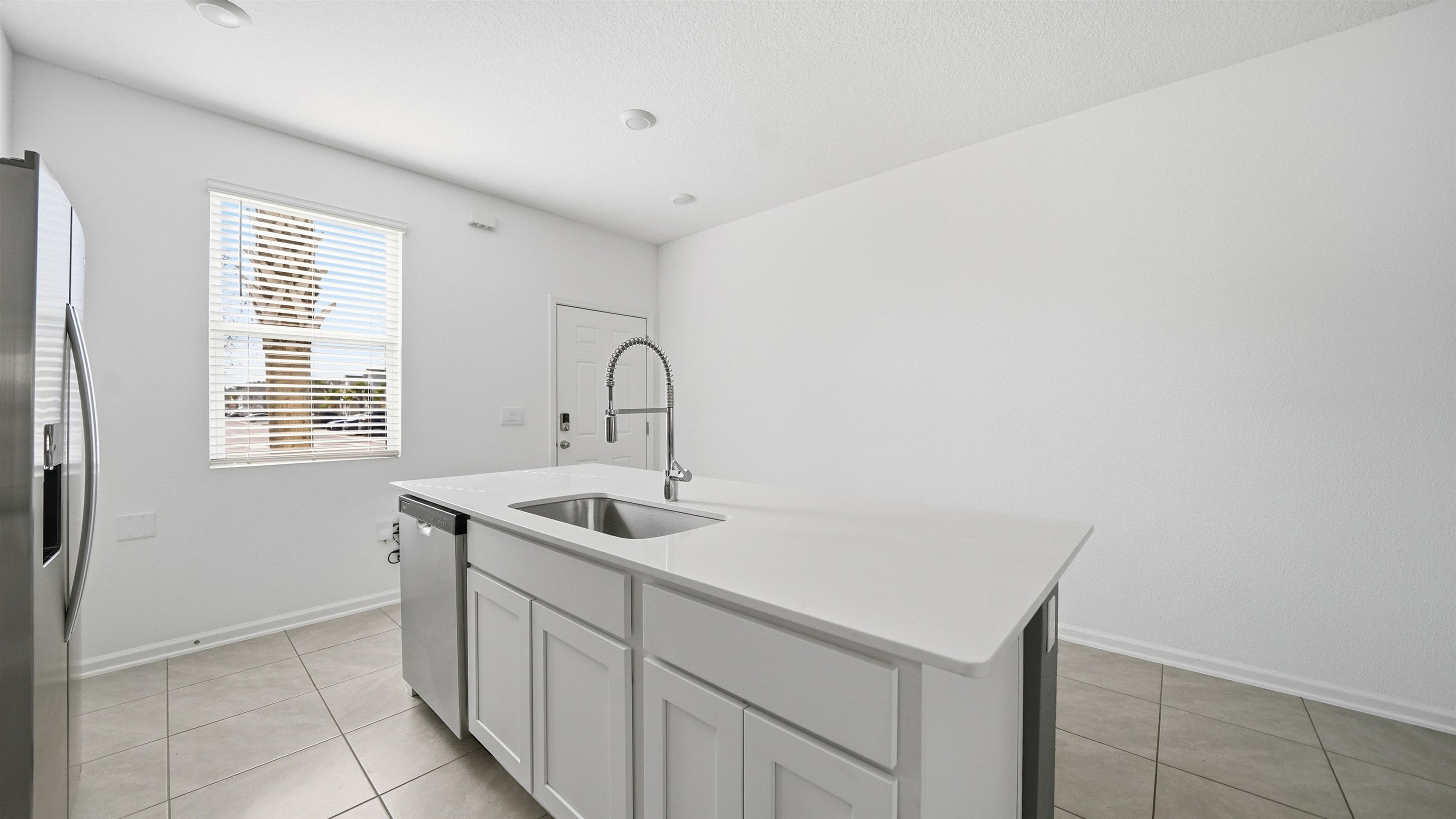 Image 6 of 39 For 180 Stonegate Ave