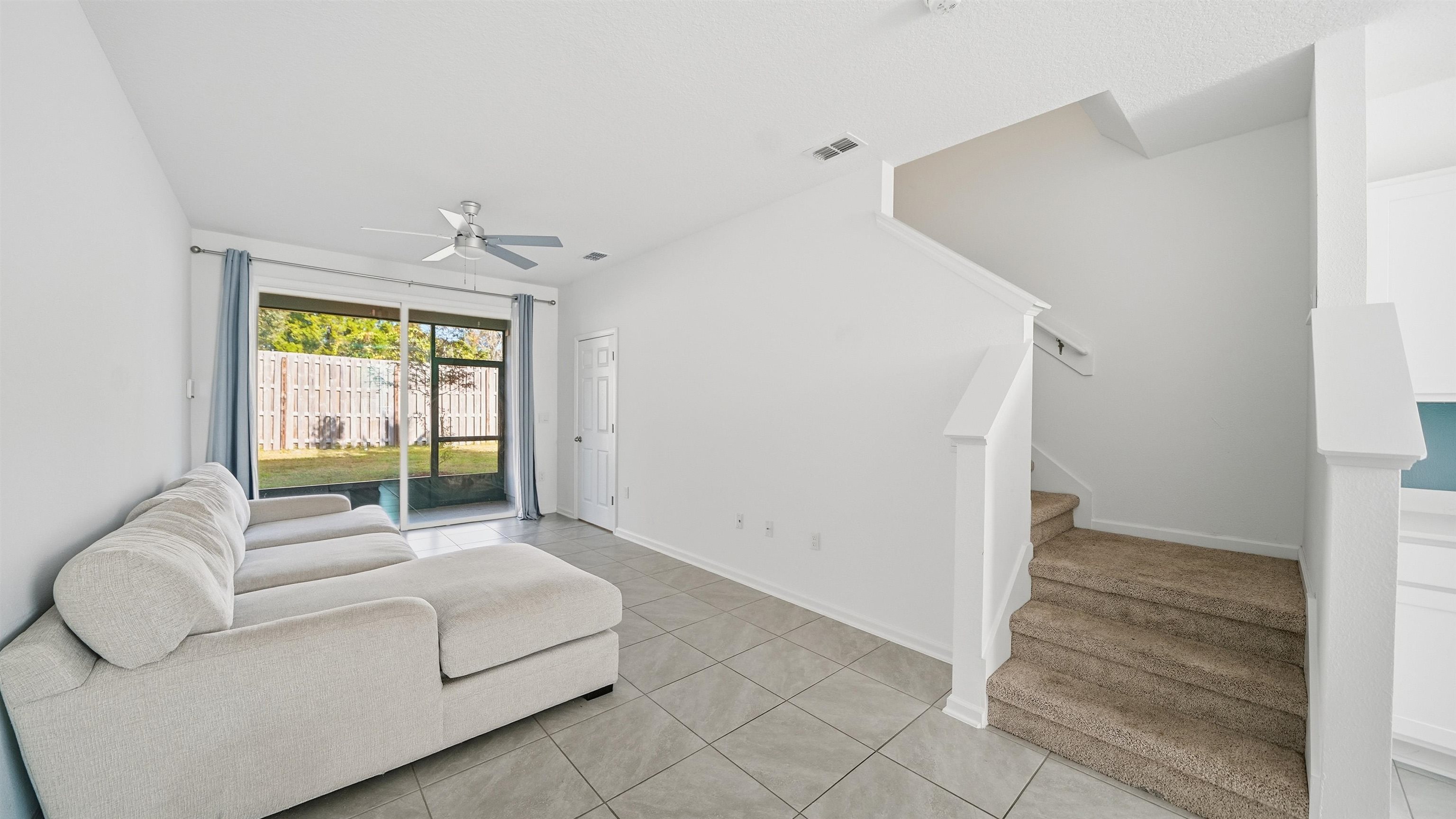 Image 8 of 39 For 180 Stonegate Ave