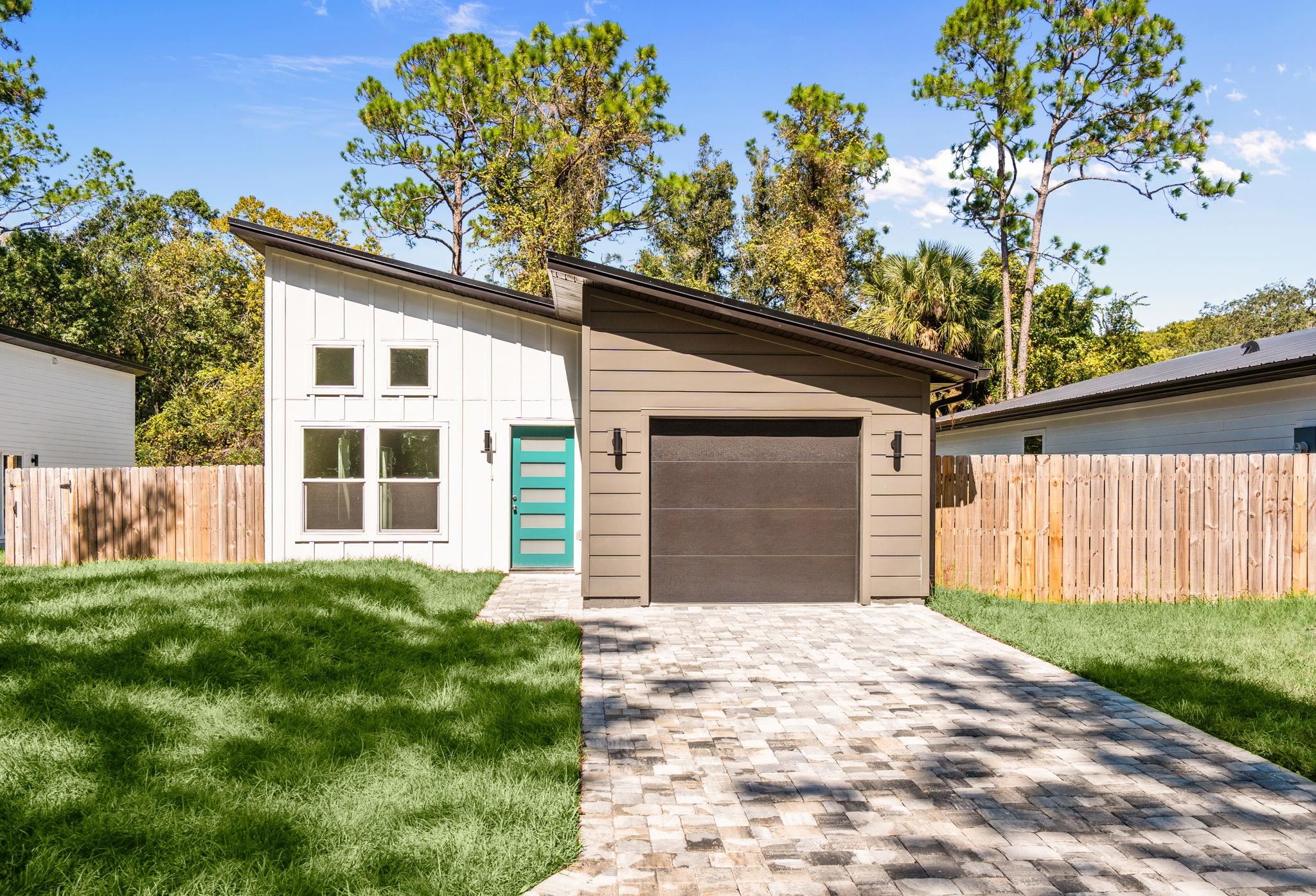 Image 2 of 32 For 816 9th Street W