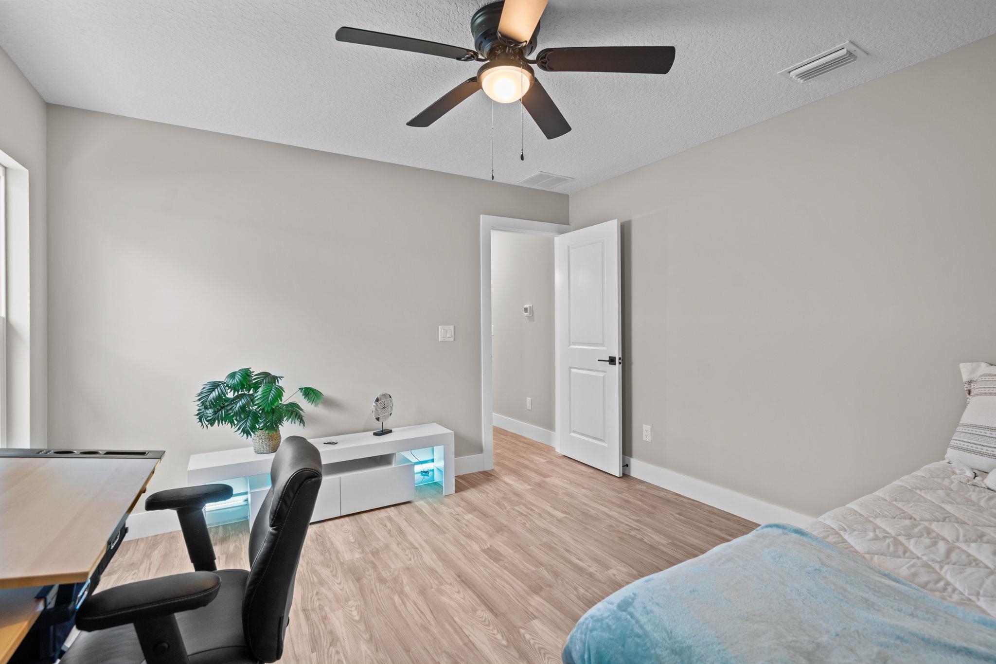 Image 20 of 32 For 816 9th Street W