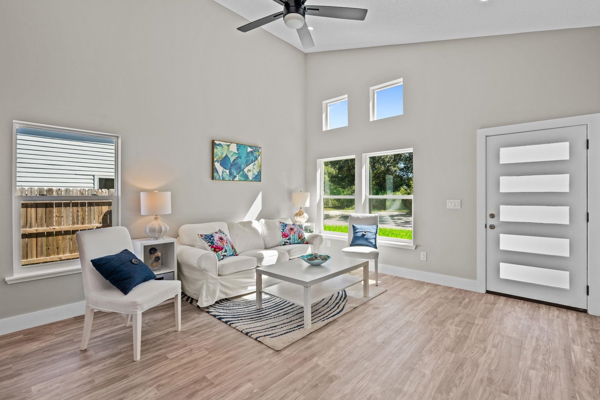 Image 7 of 32 For 816 9th Street W