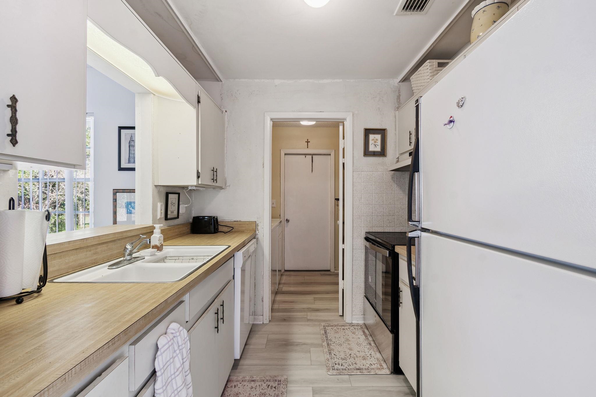 Image 18 of 91 For 398 Madruga Ave