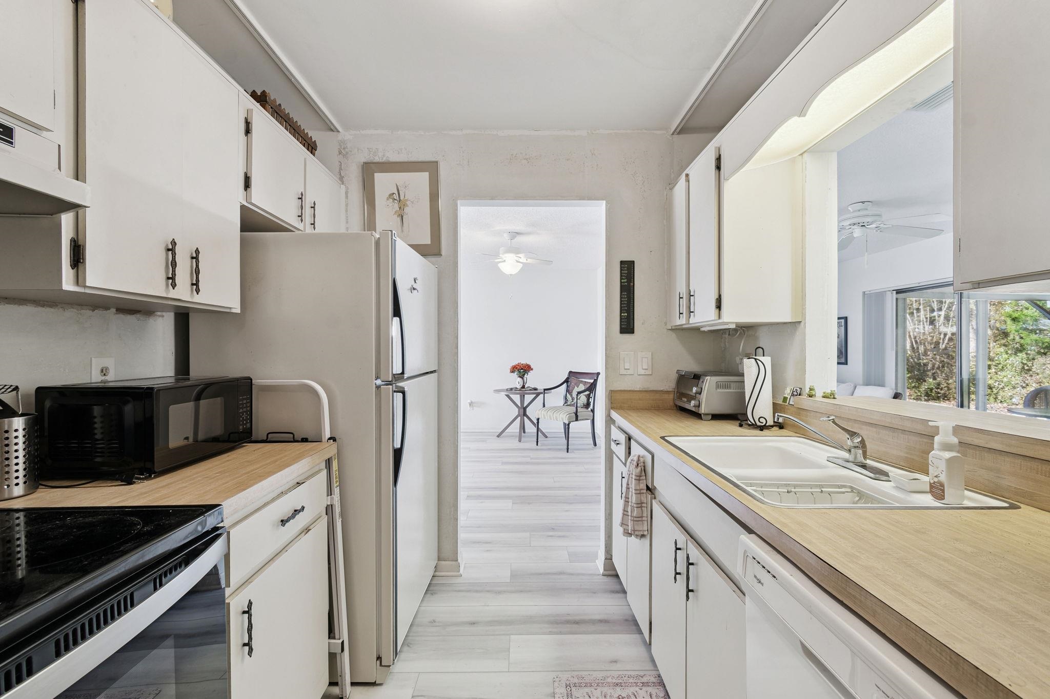 Image 21 of 91 For 398 Madruga Ave