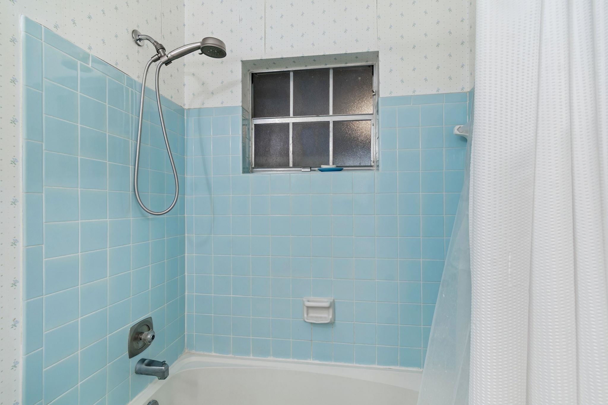 Image 45 of 91 For 398 Madruga Ave