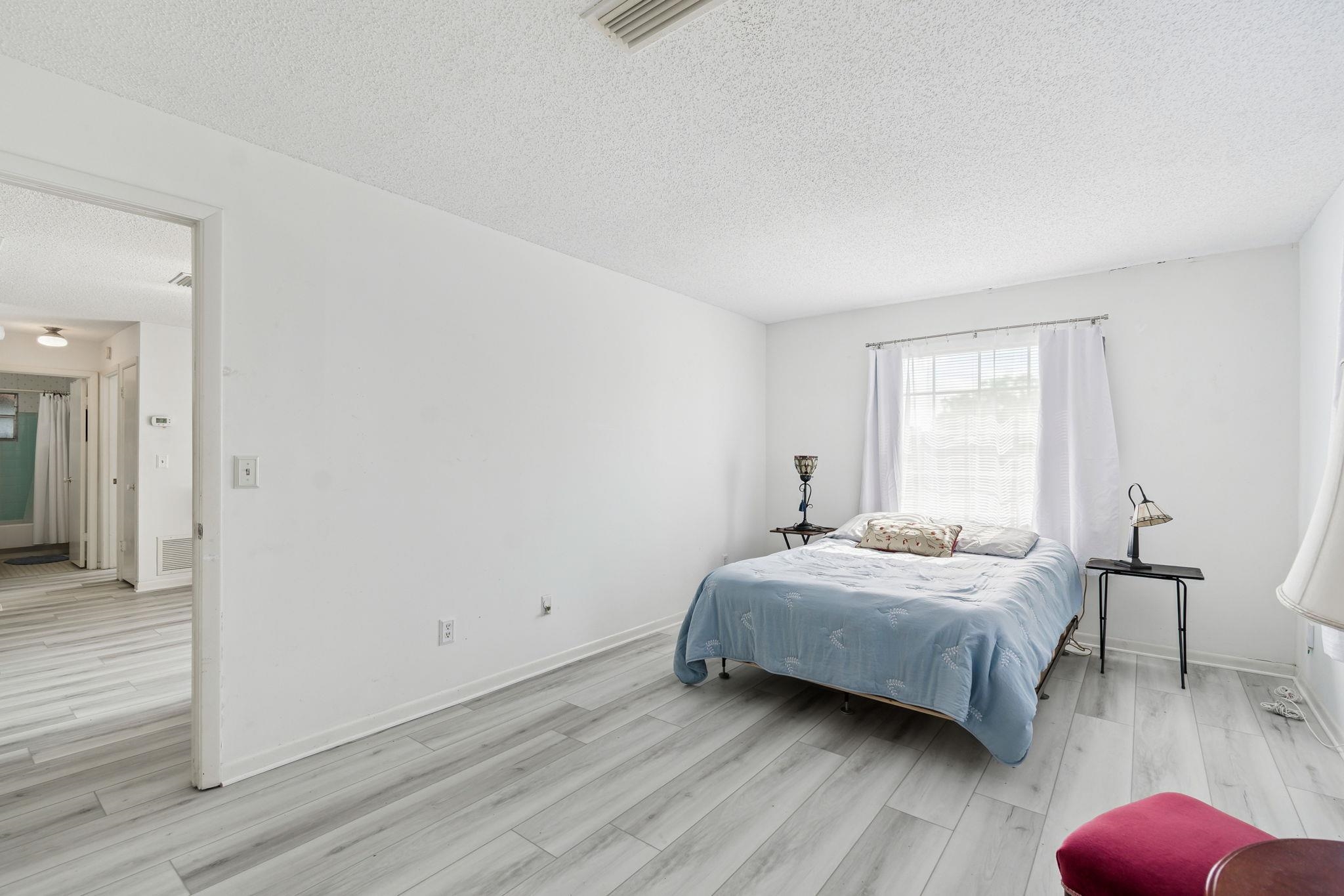 Image 49 of 91 For 398 Madruga Ave