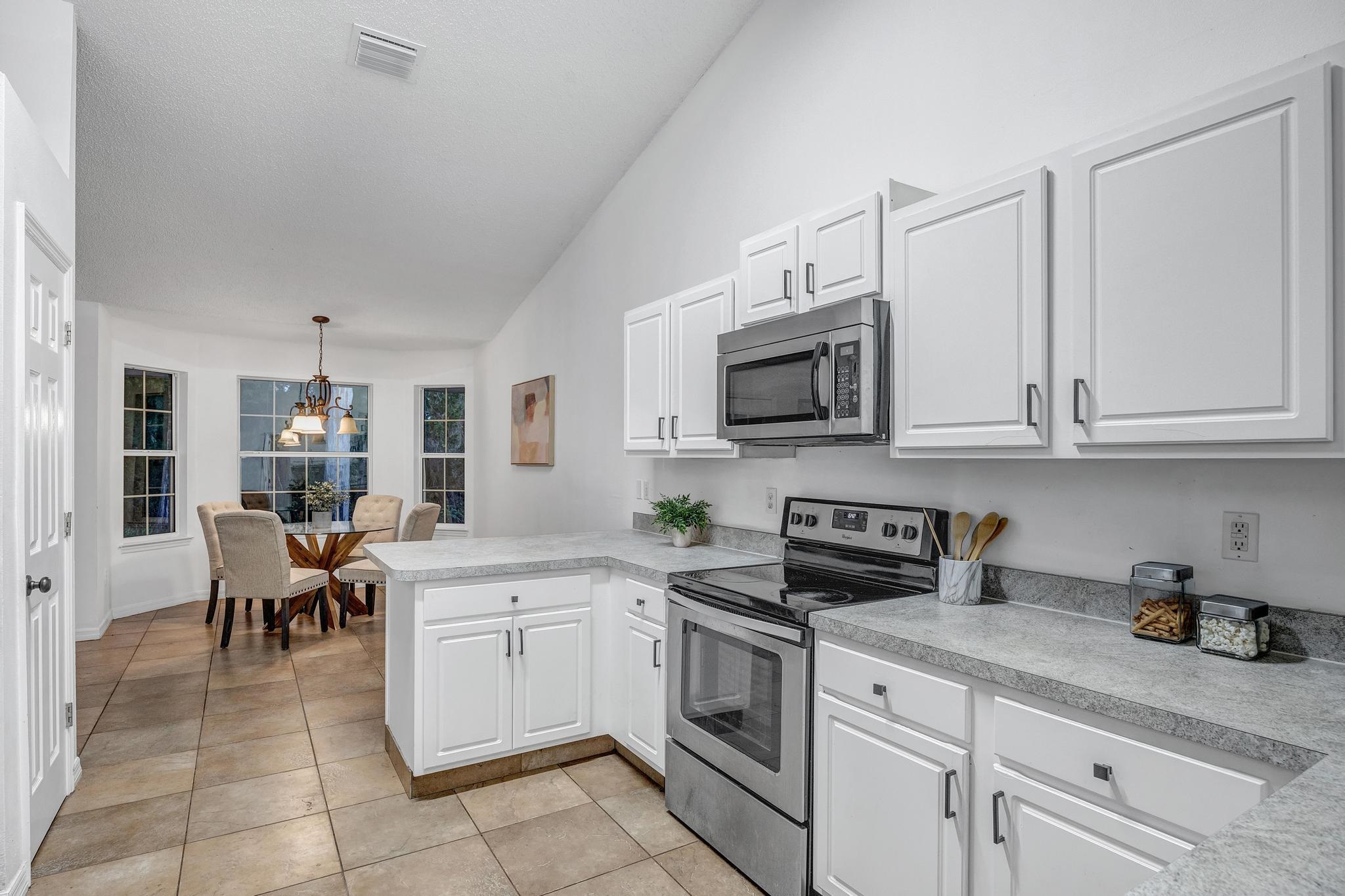 Image 11 of 28 For 98 Roxboro Dr