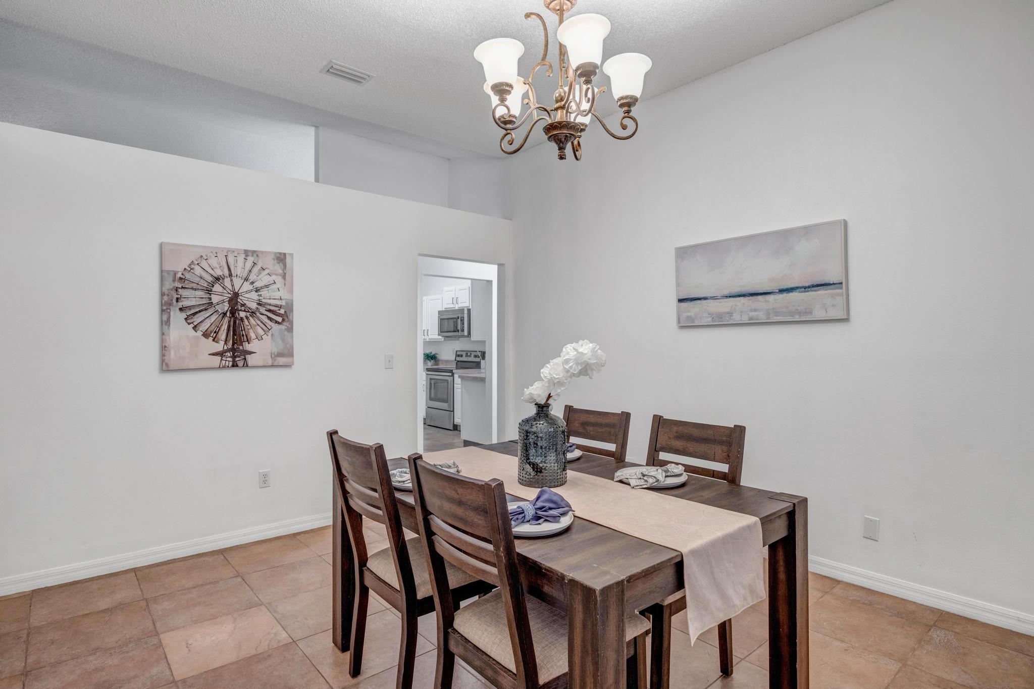 Image 14 of 28 For 98 Roxboro Dr