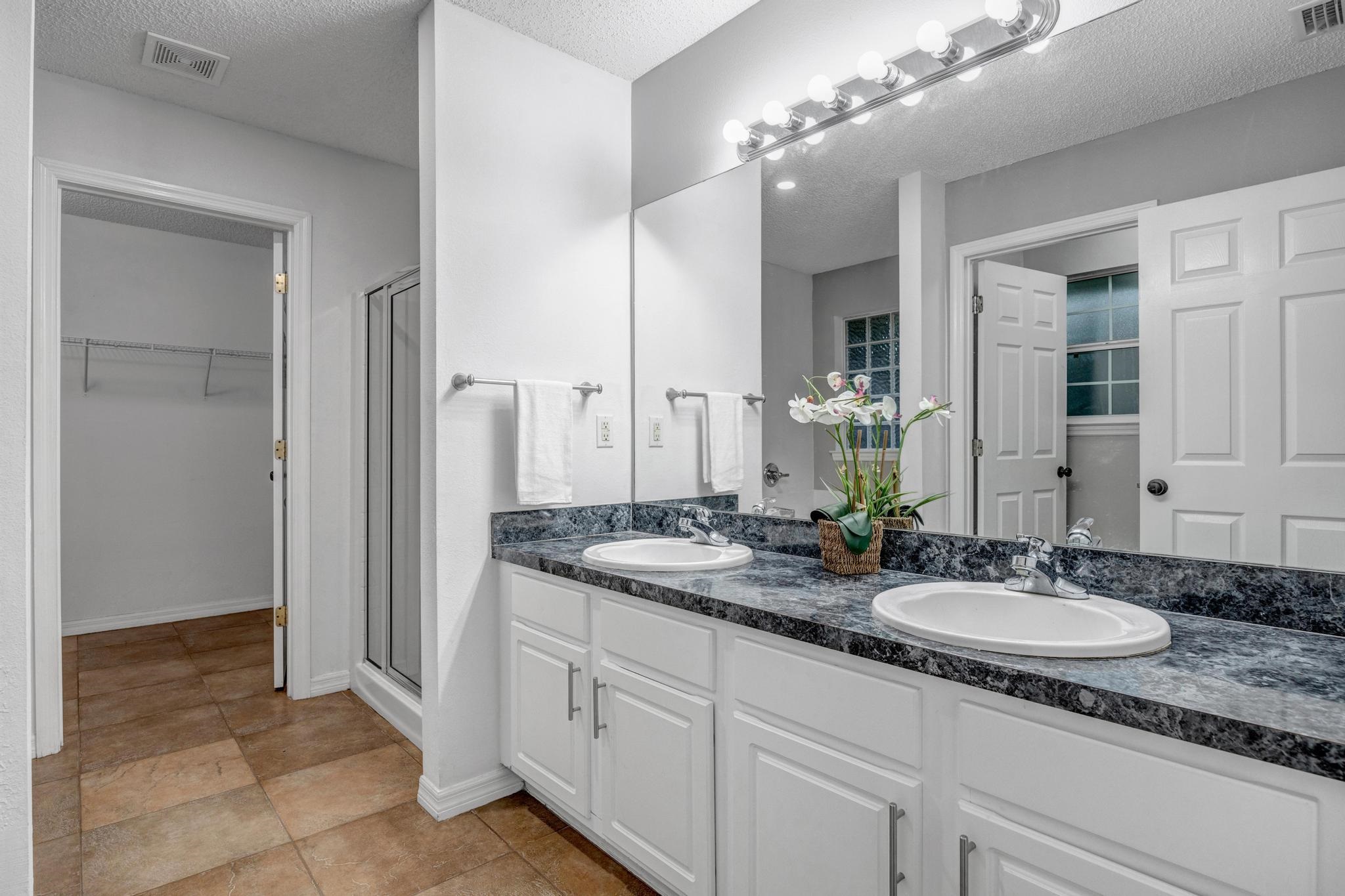 Image 19 of 28 For 98 Roxboro Dr