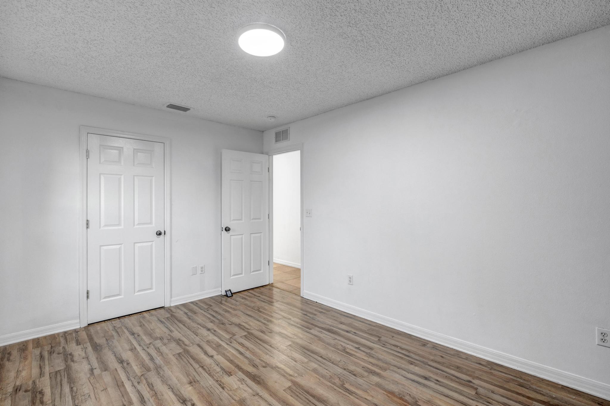 Image 22 of 28 For 98 Roxboro Dr