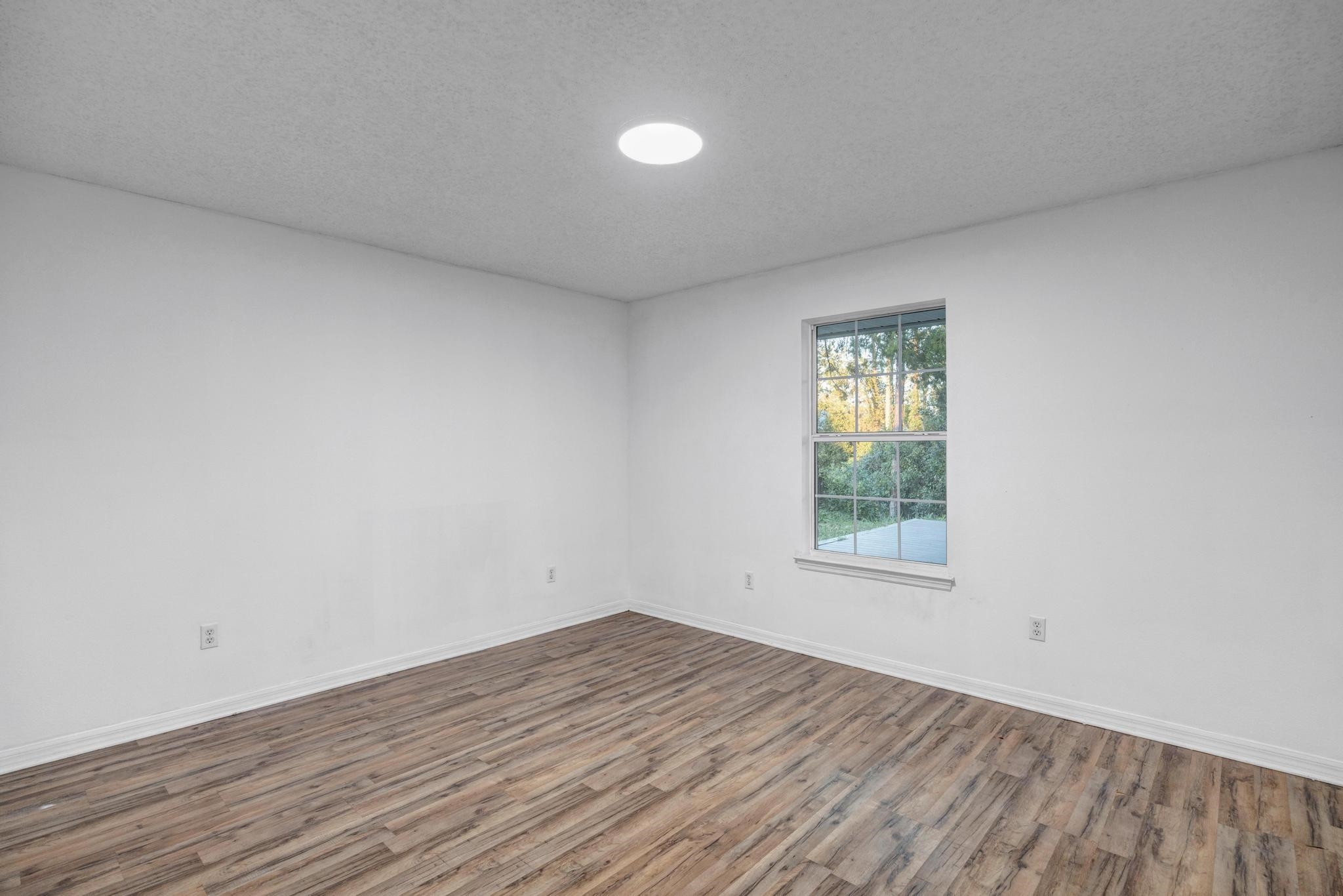 Image 23 of 28 For 98 Roxboro Dr