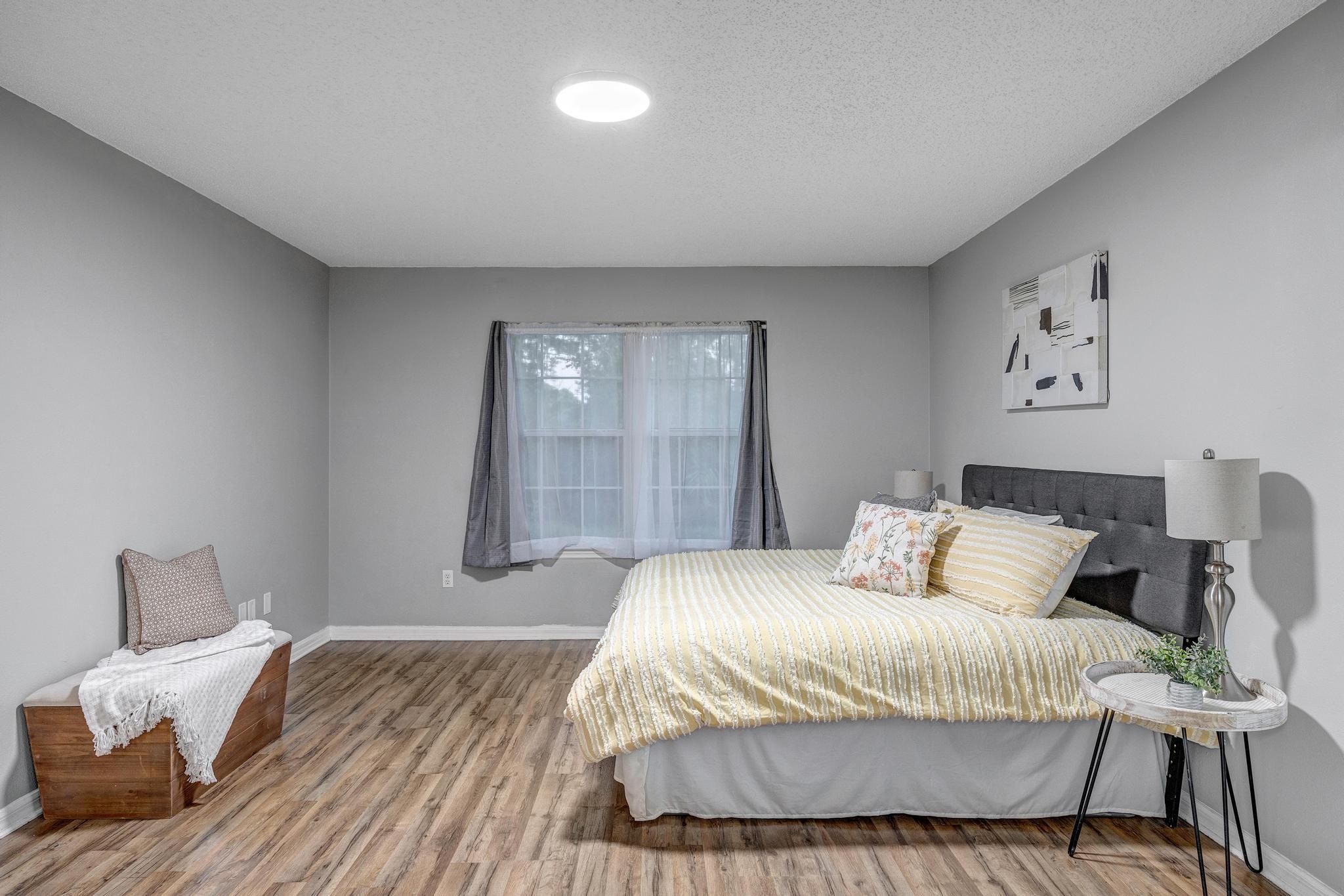 Image 4 of 28 For 98 Roxboro Dr