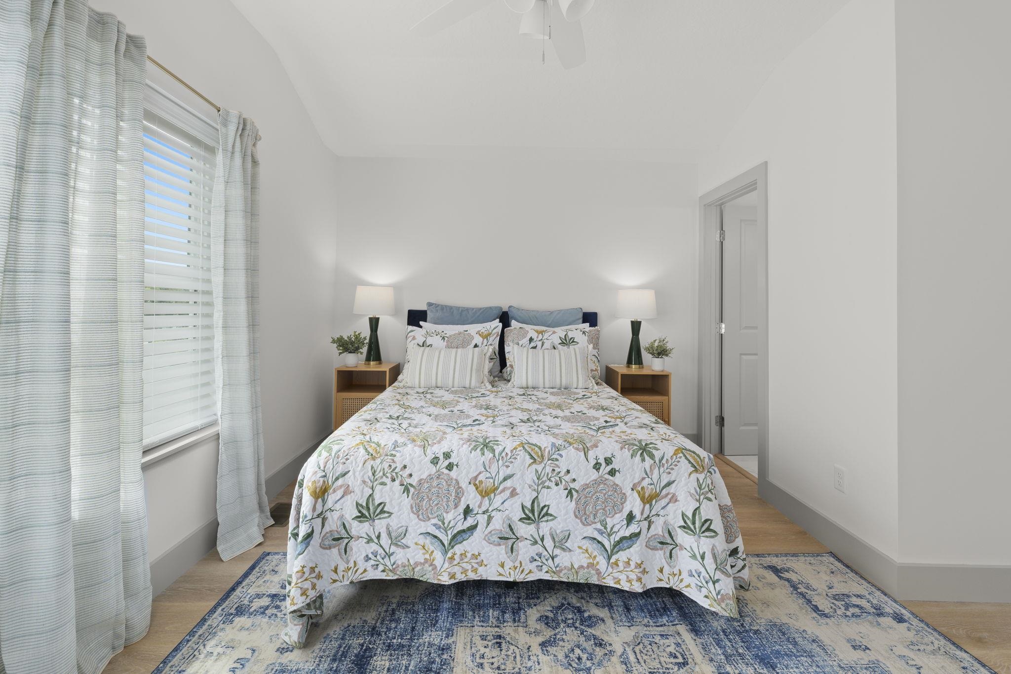 Image 32 of 43 For 160 Blanco St