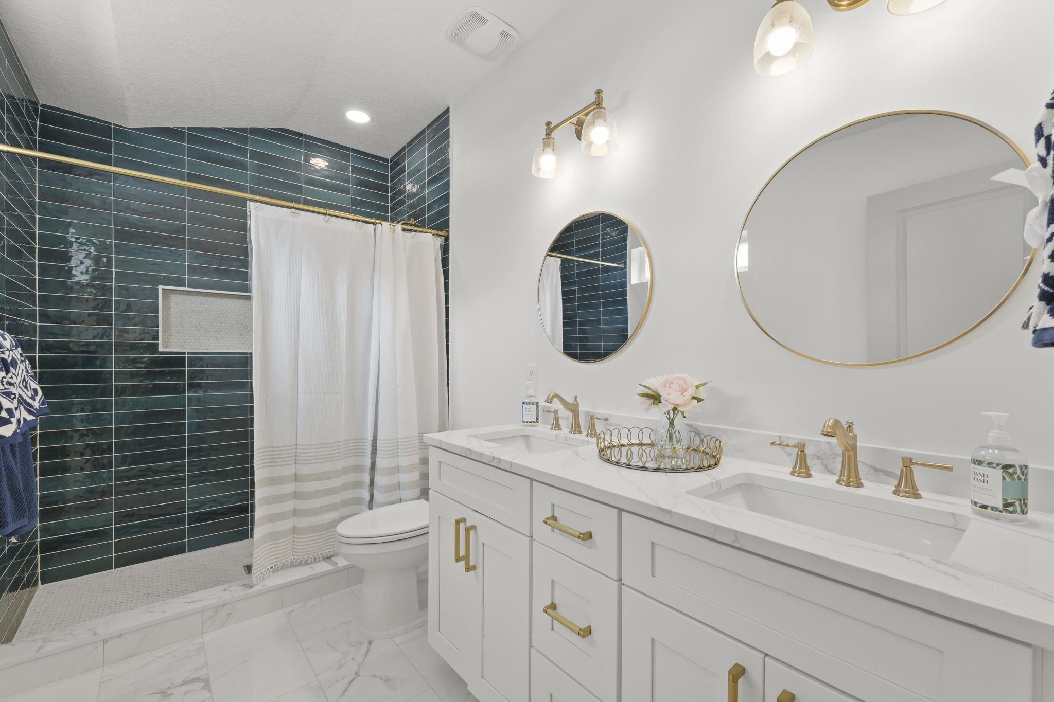 Image 33 of 43 For 160 Blanco St