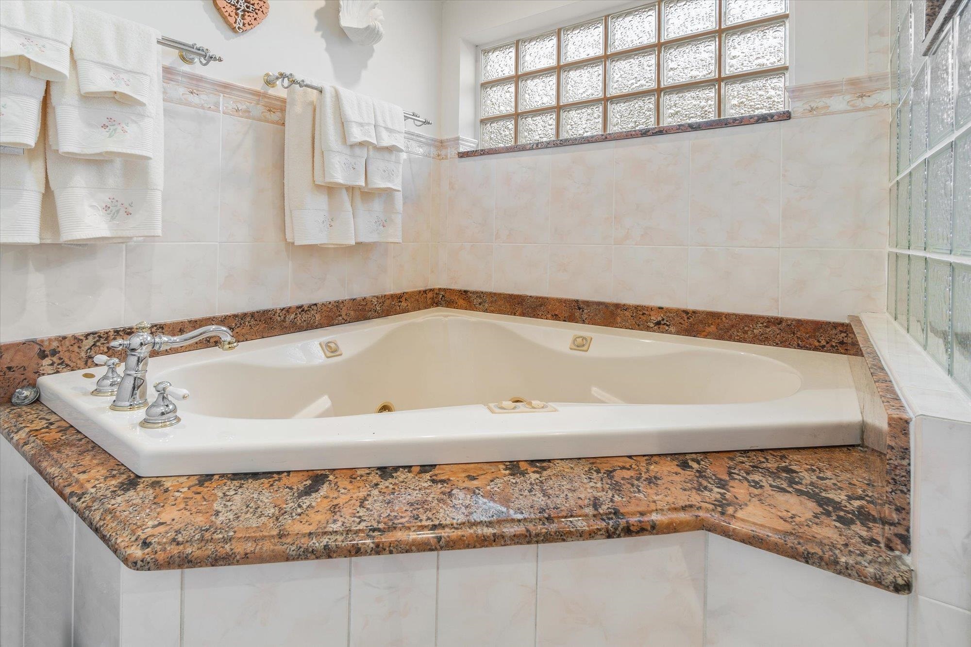 Image 25 of 72 For 5042 Atlantic Vw