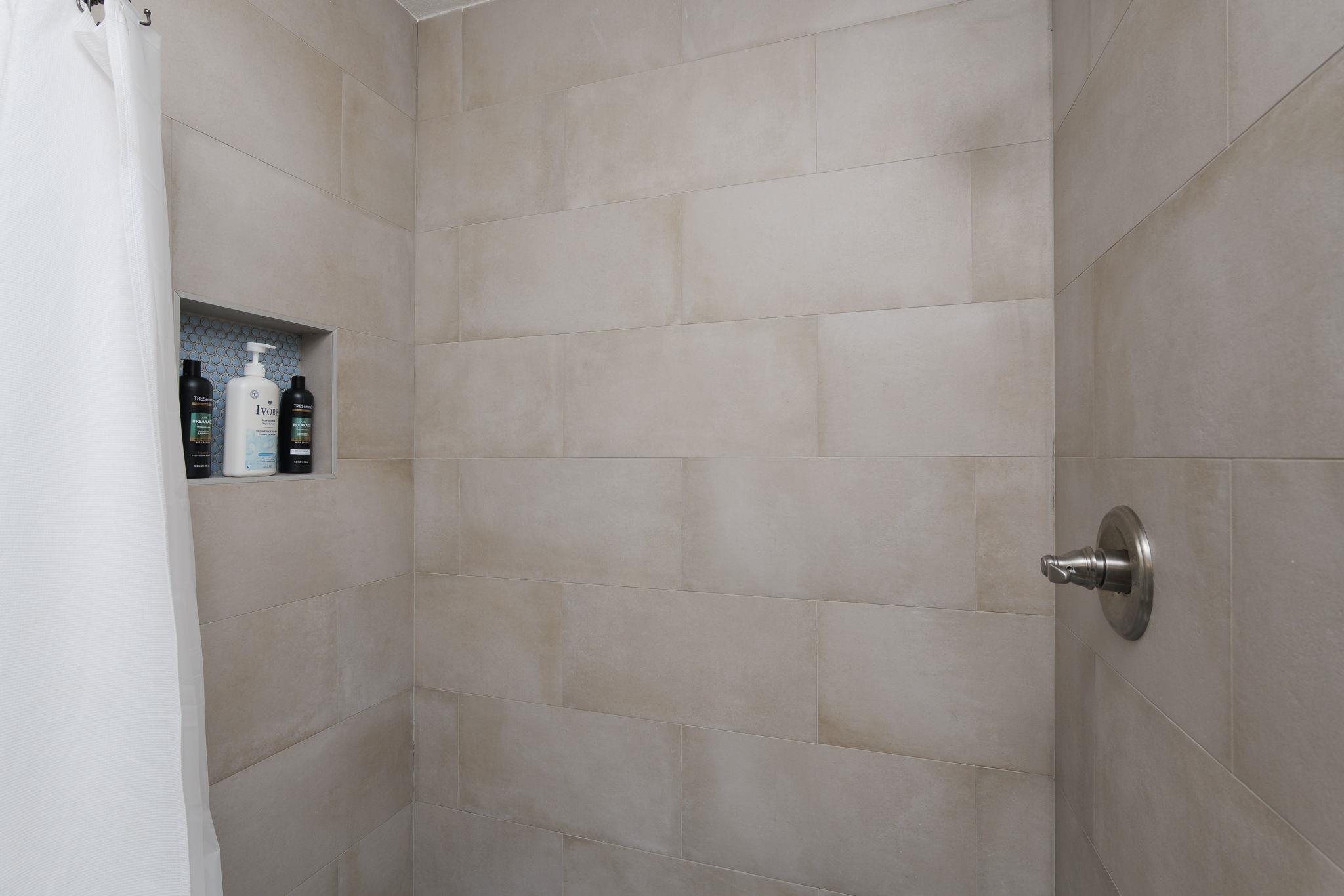 Image 18 of 50 For 16 Ewing St  