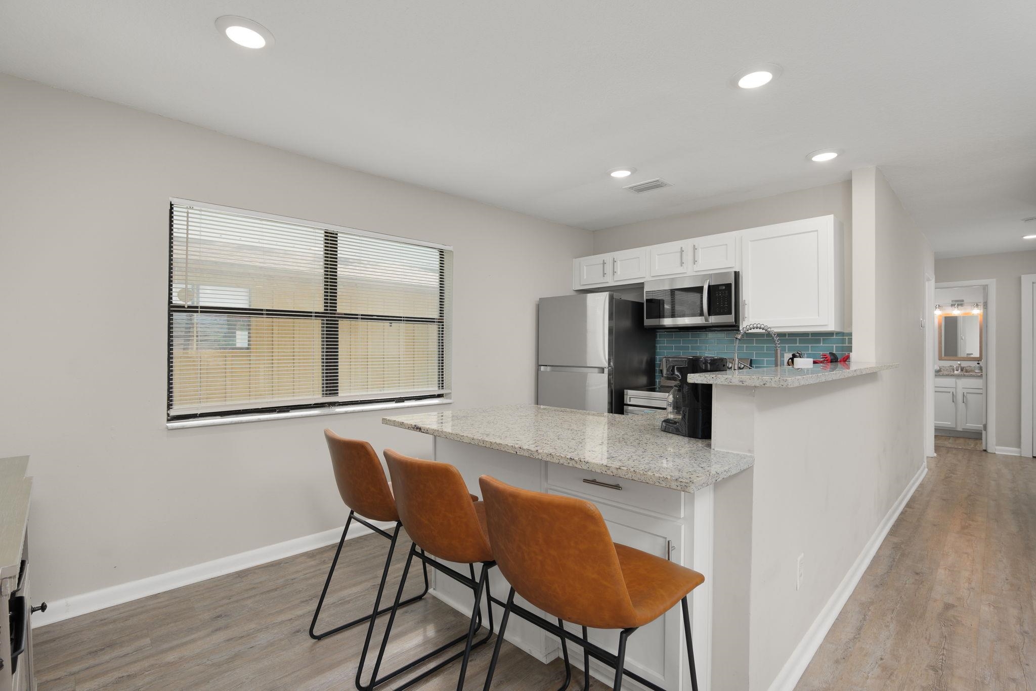 Image 27 of 50 For 16 Ewing St  