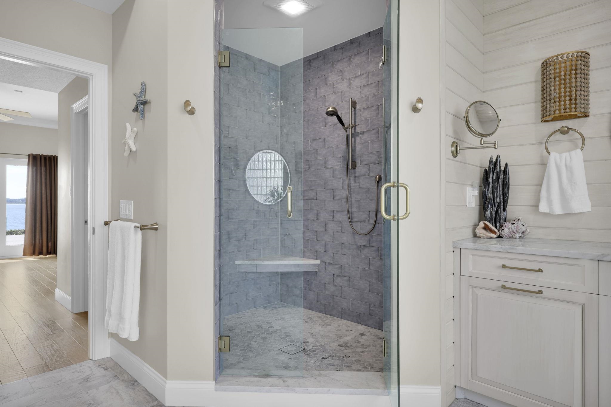 Image 14 of 95 For 311 Porpoise Point Dr