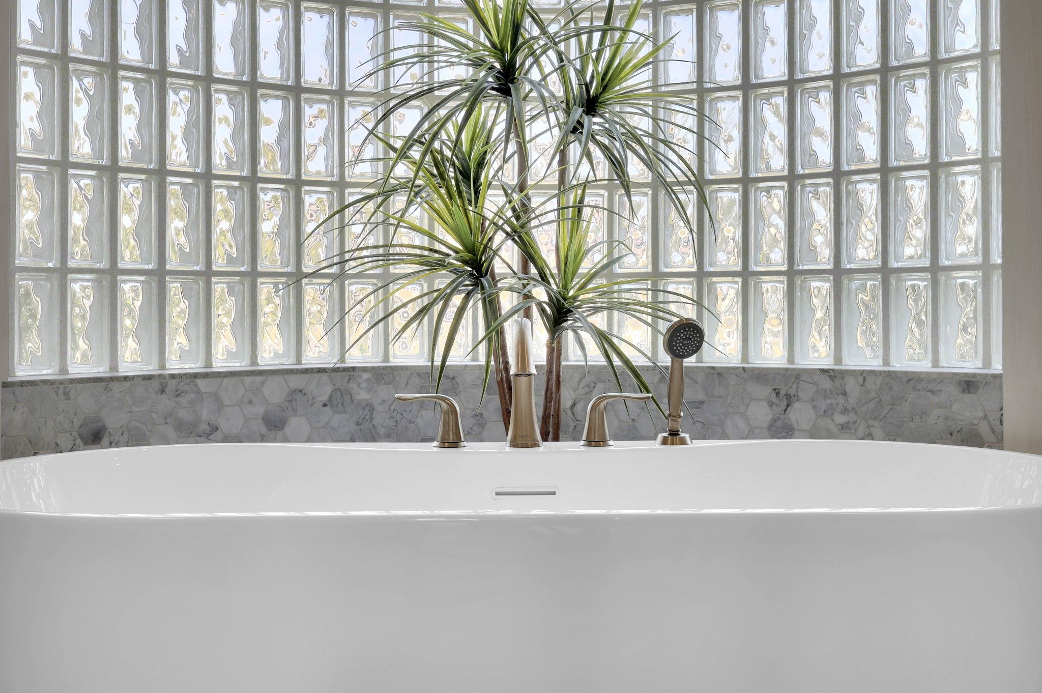 Image 17 of 95 For 311 Porpoise Point Dr