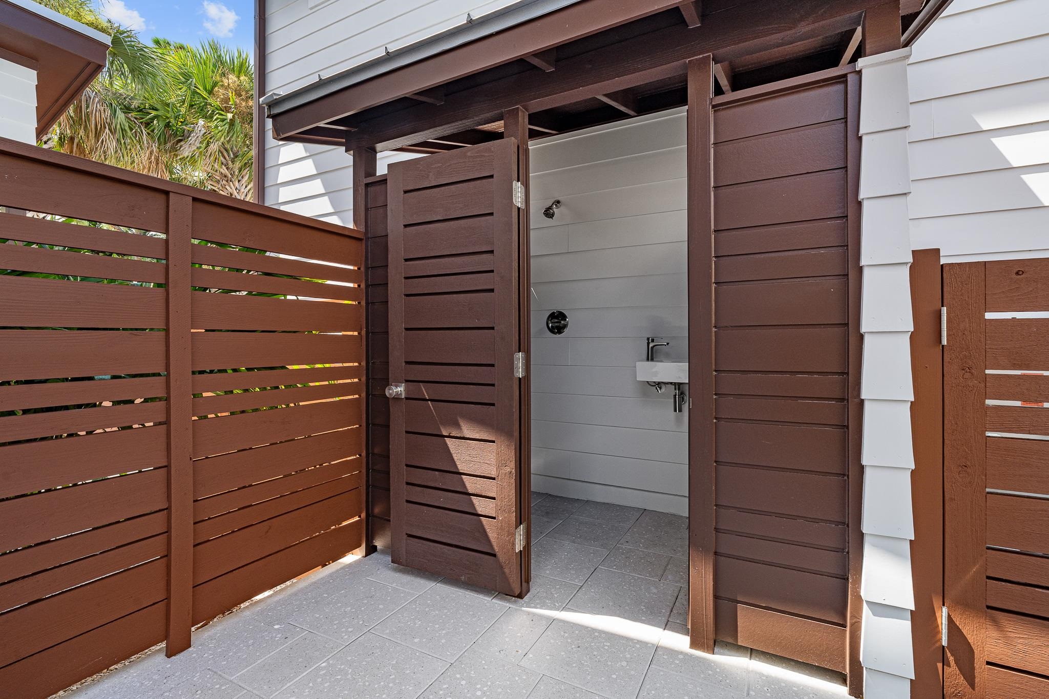 Image 43 of 74 For 327 Minorca Ave