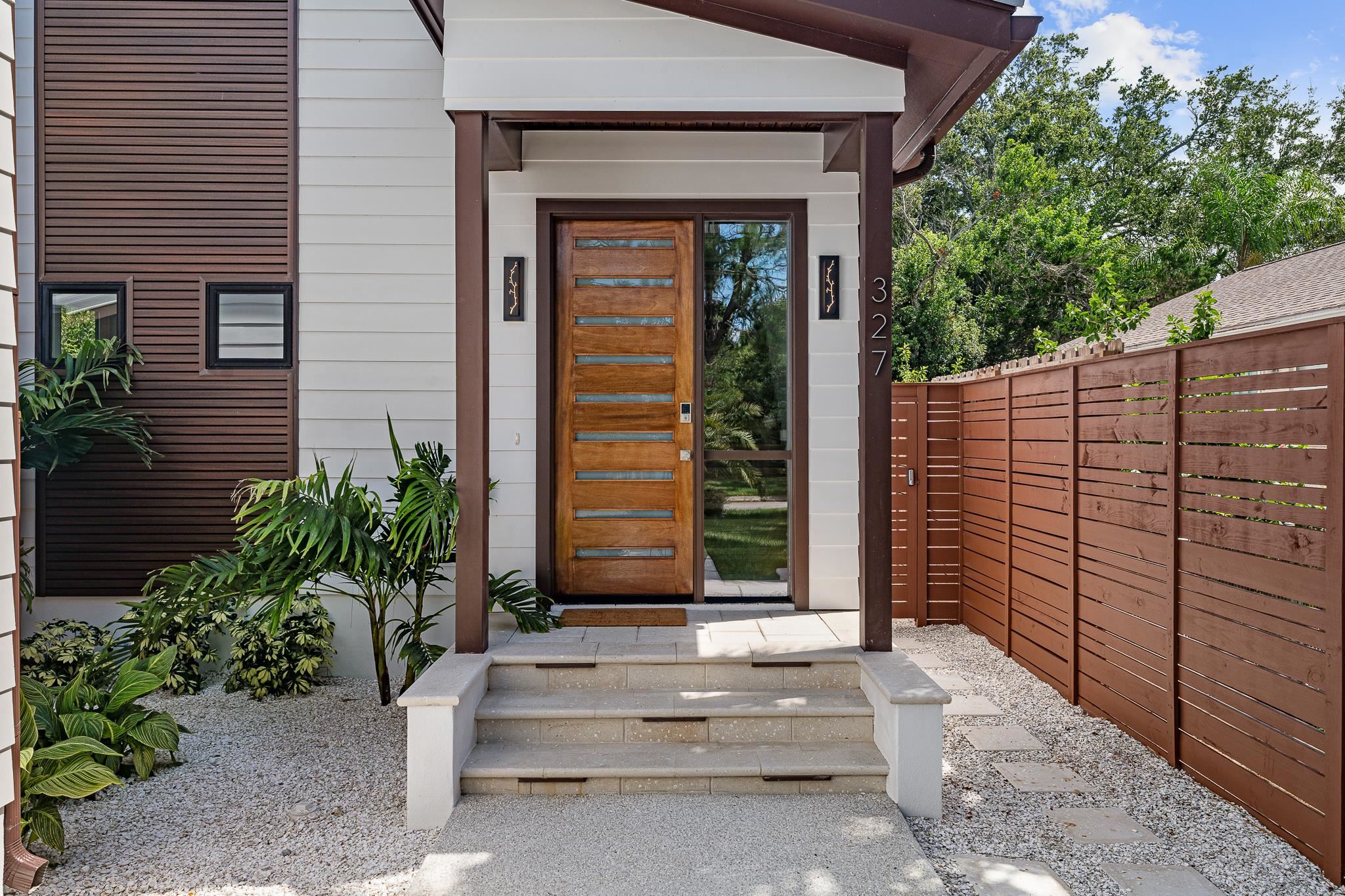 Image 5 of 74 For 327 Minorca Ave