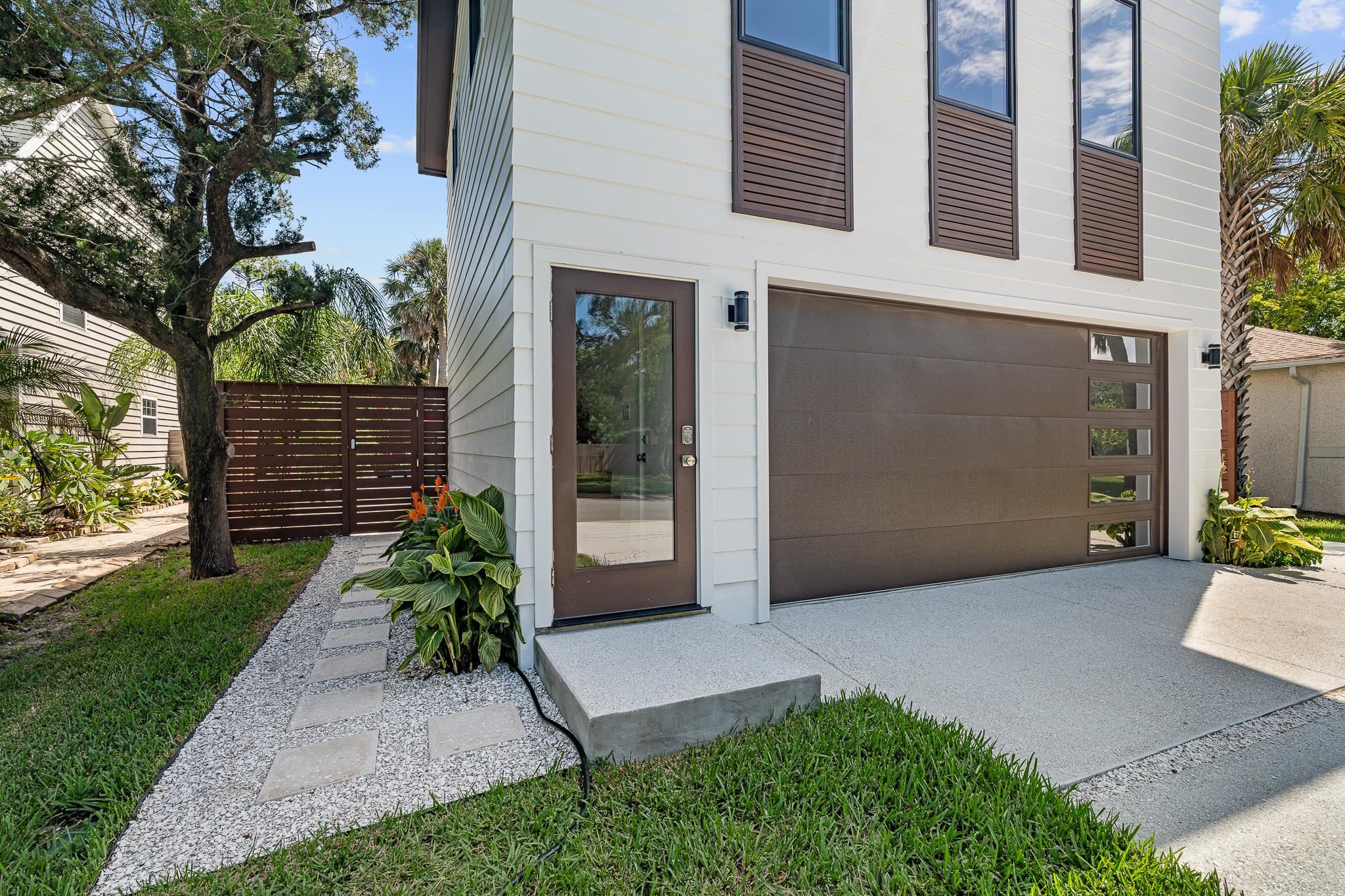 Image 50 of 74 For 327 Minorca Ave