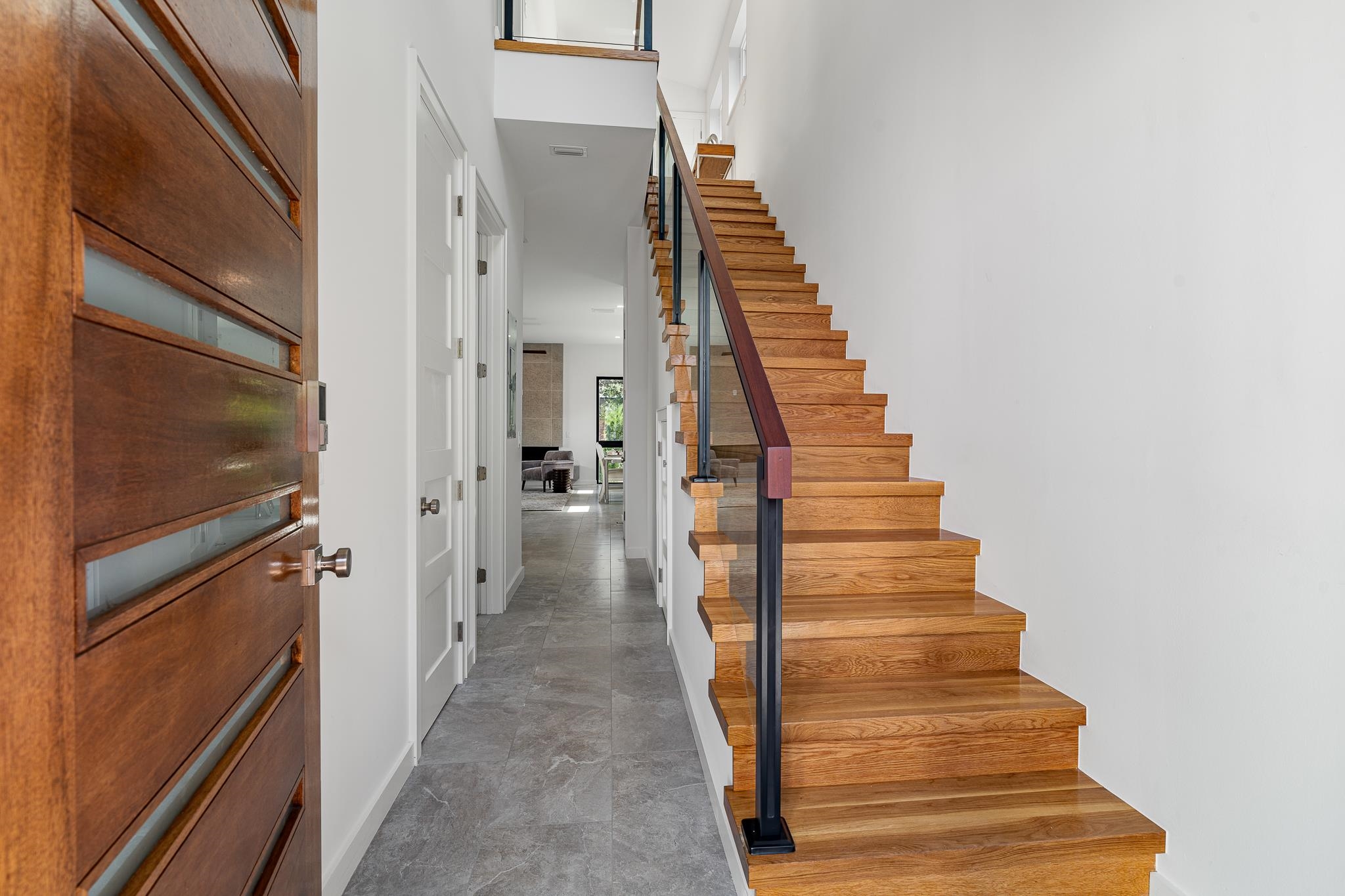 Image 6 of 74 For 327 Minorca Ave