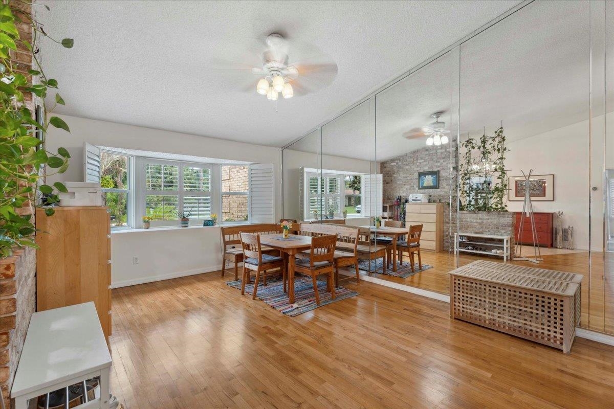 Image 15 of 75 For 22 Woodston Lane