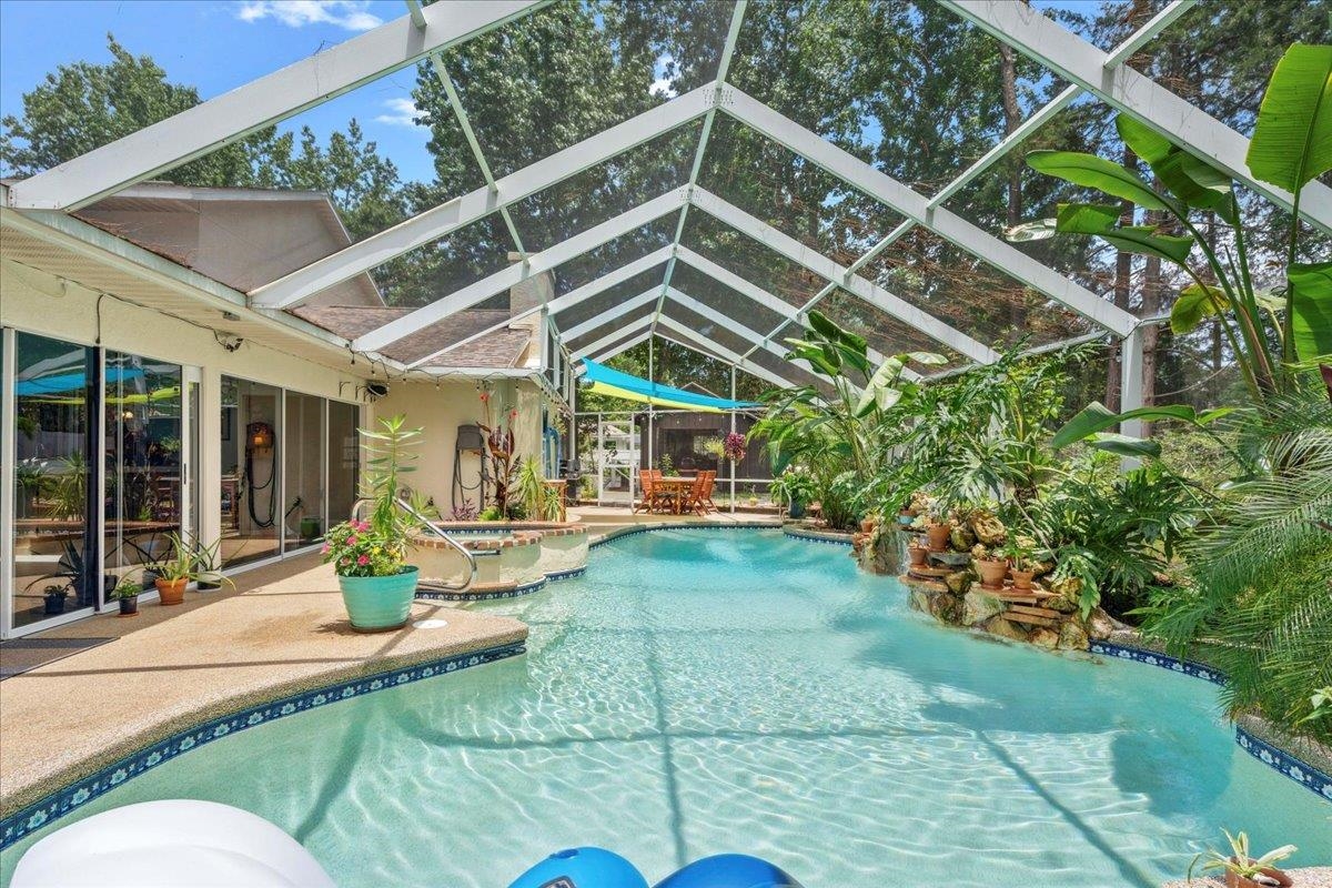 Image 2 of 75 For 22 Woodston Lane