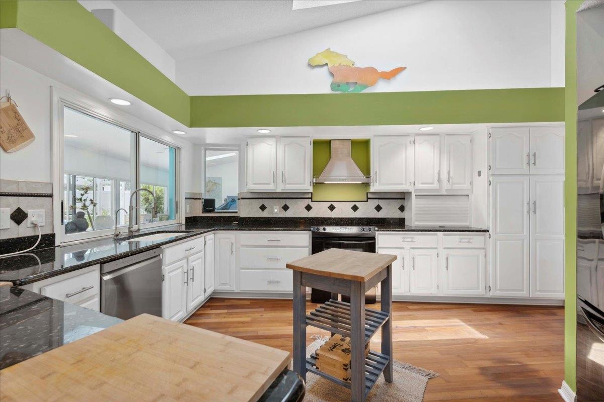 Image 21 of 75 For 22 Woodston Lane