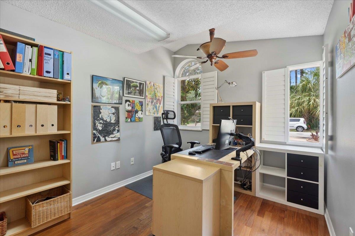 Image 27 of 75 For 22 Woodston Lane