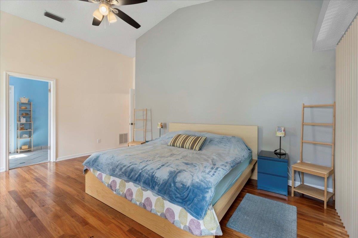 Image 31 of 75 For 22 Woodston Lane