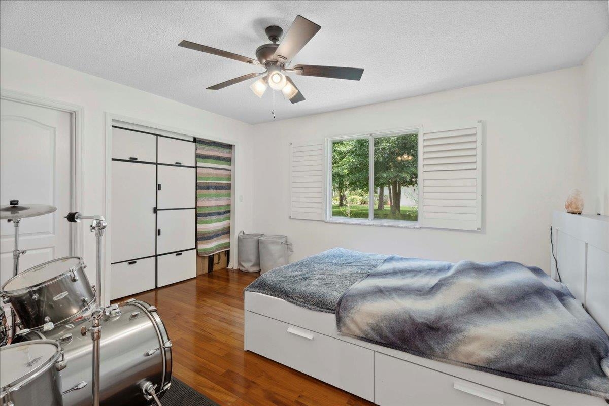 Image 37 of 75 For 22 Woodston Lane