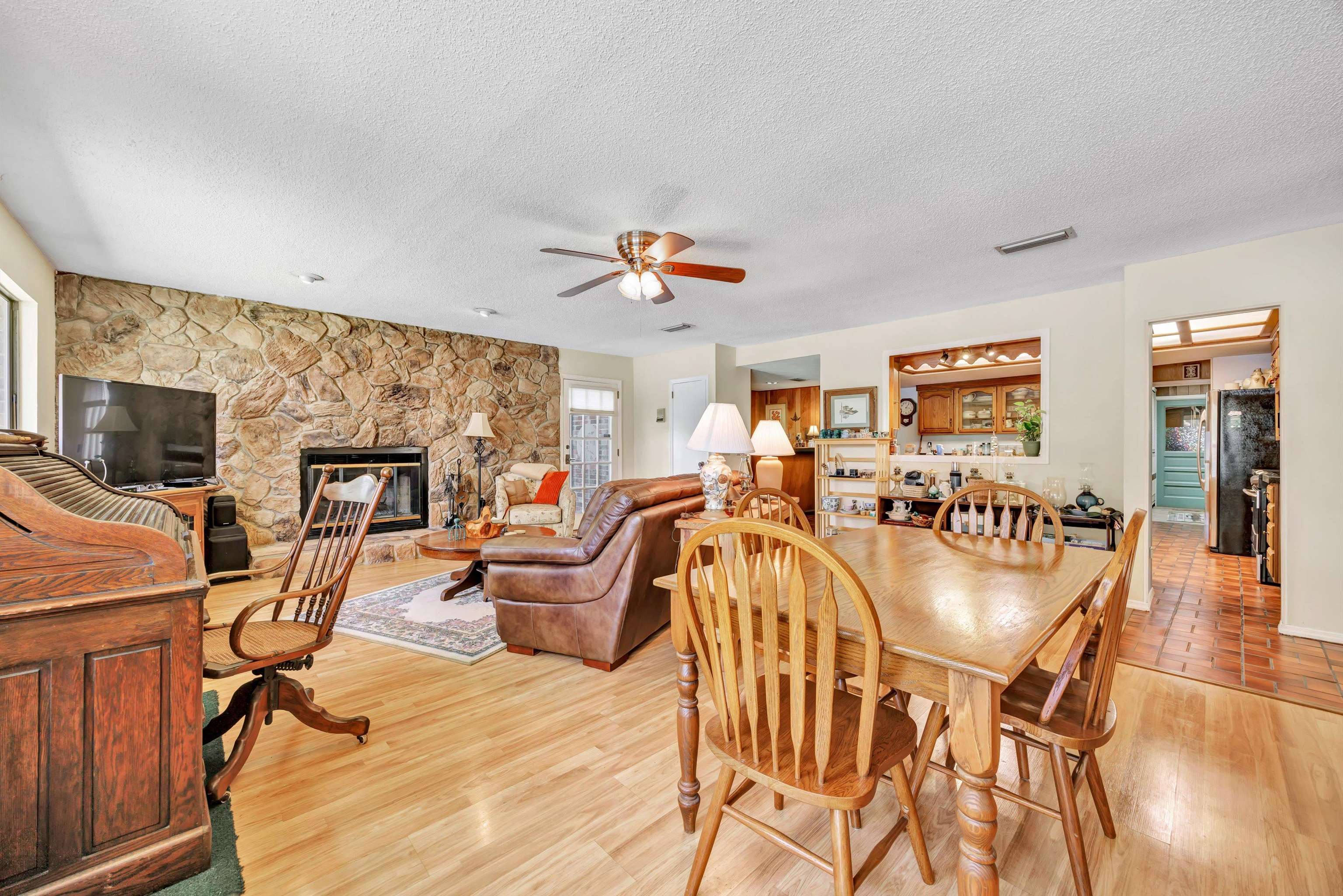 Image 10 of 53 For 31 Swimming Pen Dr