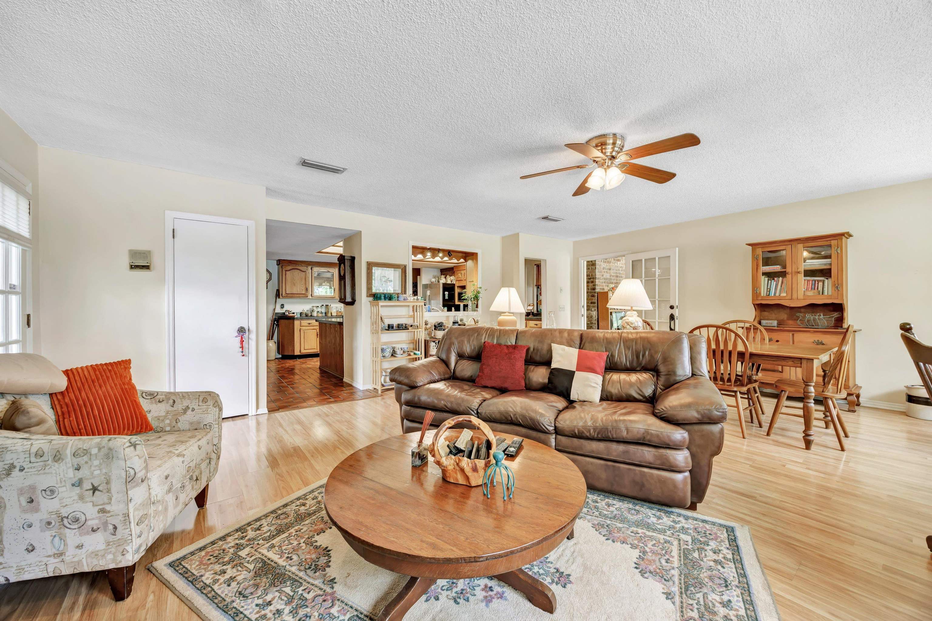 Image 11 of 53 For 31 Swimming Pen Dr