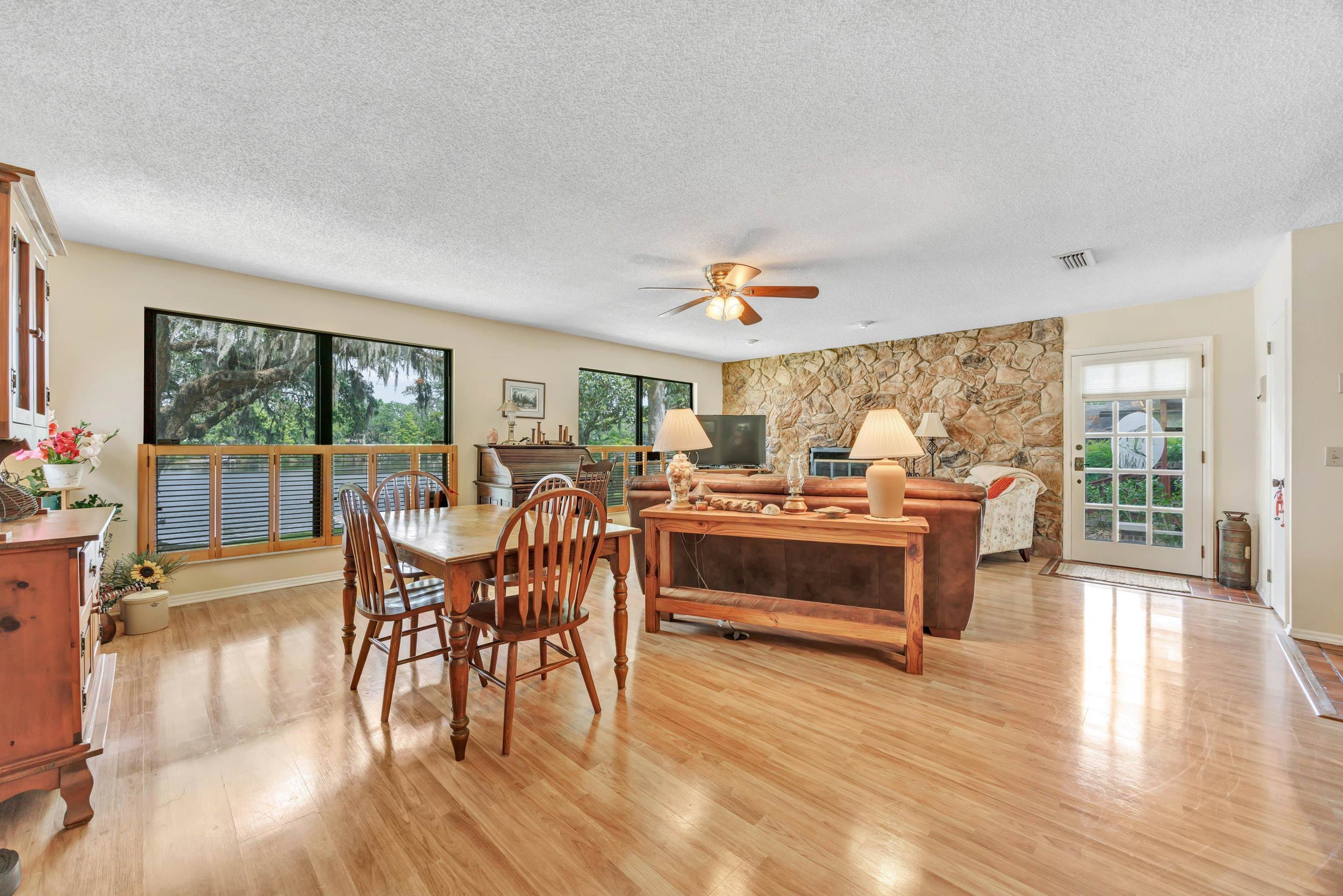 Image 12 of 53 For 31 Swimming Pen Dr