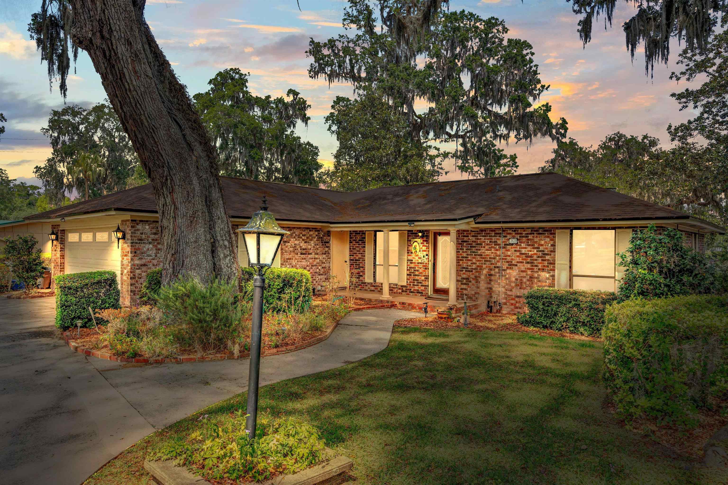 Image 2 of 53 For 31 Swimming Pen Dr